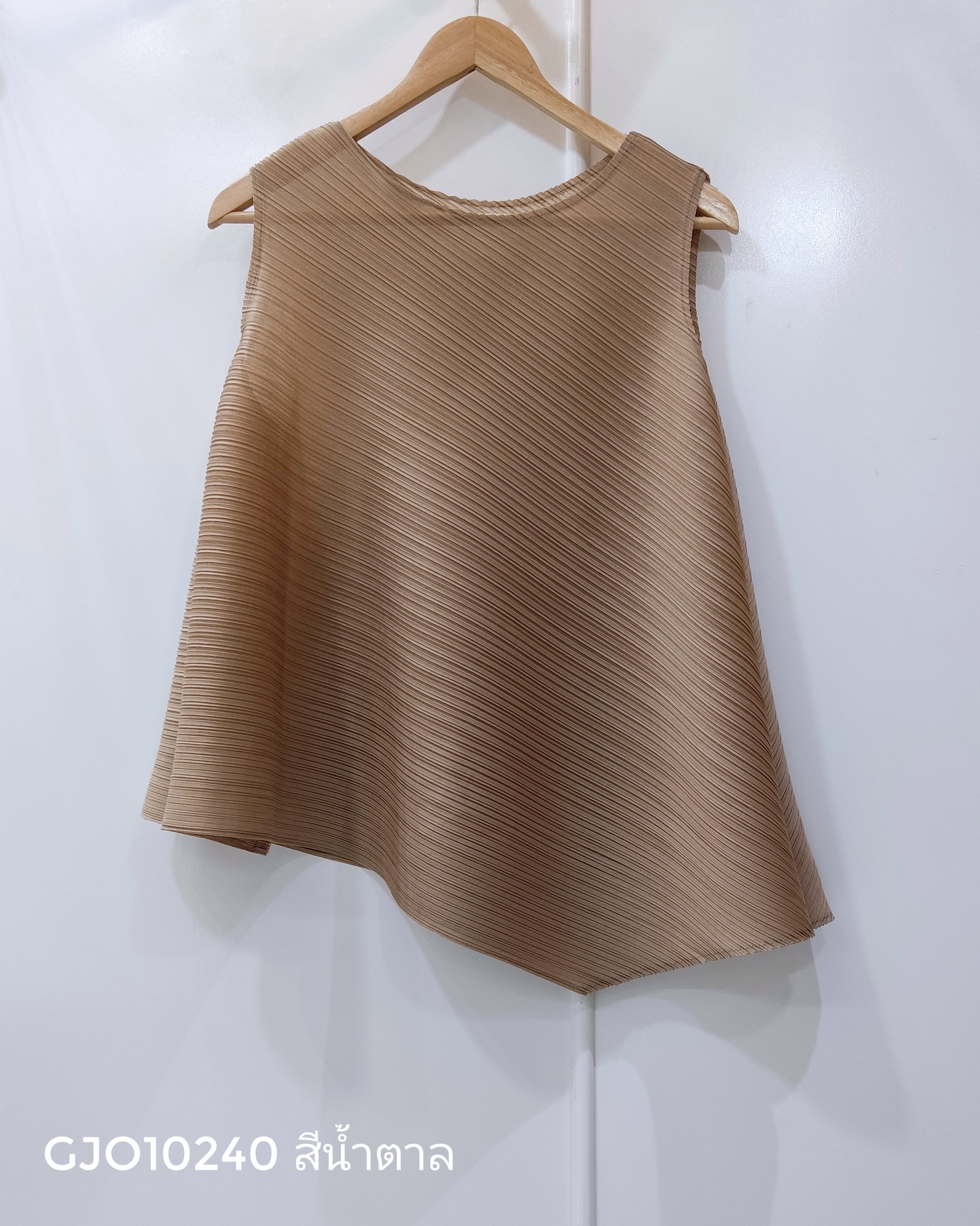 2MUAY รุ่น GJO10240 เสื้ออัดพลีท SLEEVELESS ASYMMETRIC PLEATED TOP