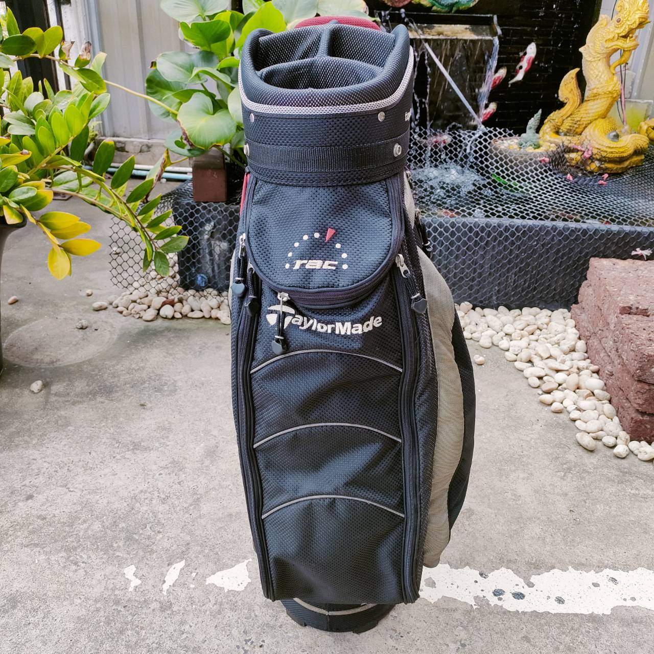 ถุงกอล์ฟ Taylormade RAC ของแท้ มือสอง สภาพสวยเดิม ถุงเบา ช่องใส่ดีไซน์ดีมากค่ะ ไม้กอล์ฟพรีเมี่ยมมือสอง ของแท้ By NakaraLuxurious