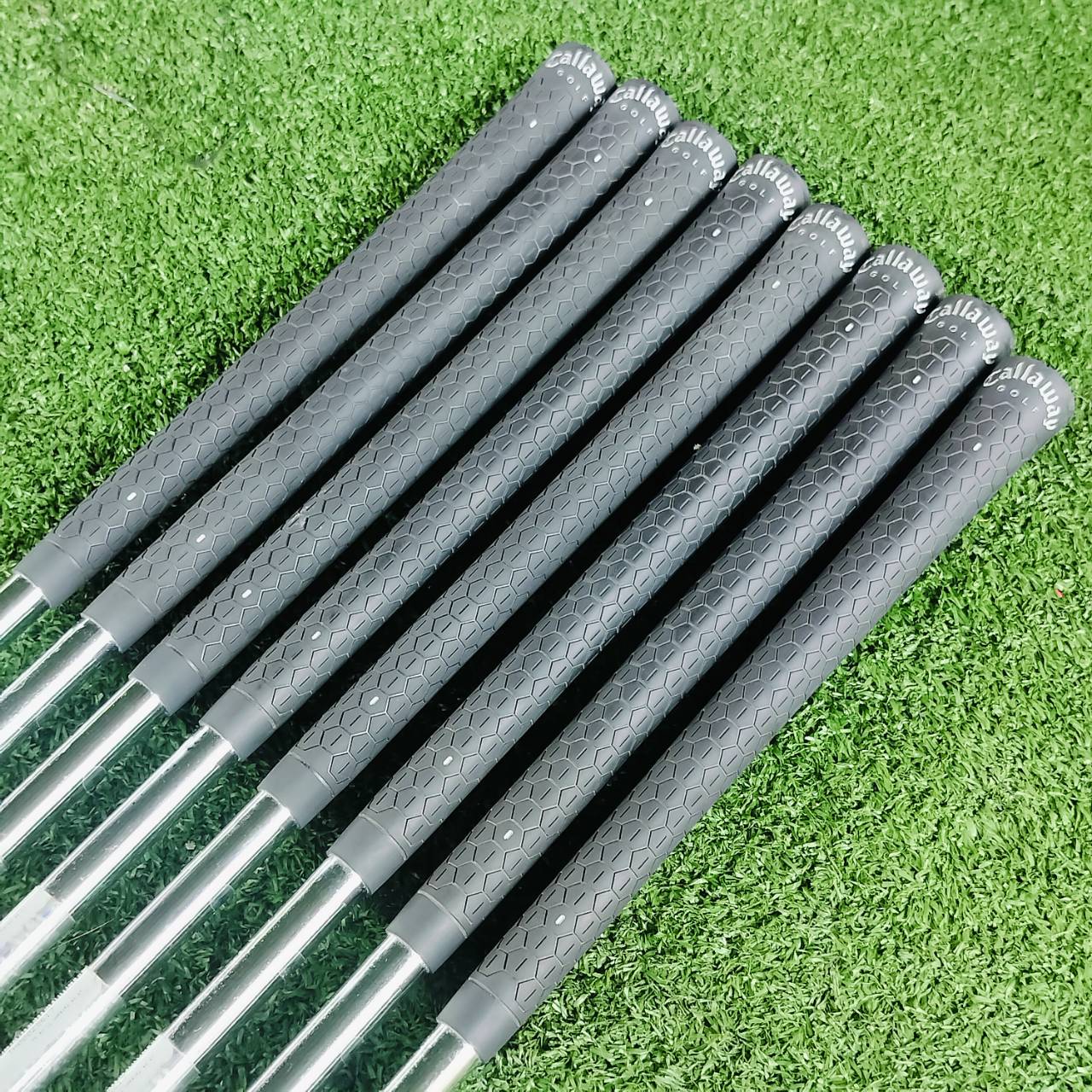 ชุดเหล็ก Callaway WAR BIRD ก้าน UNI FLEX สภาพสวยมาก สติ๊กเกอร์ที่ก้านครบ เดิมๆเลยค่ะ ตีง่ายอย่างมาก และช่วยให้ตีตรง ชดเชยความผิดพลาดสูงสุด ระยะดีมาก ไม้กอล์ฟพรีเมี่ยมมือสอง ของแท้ By NakaraLuxurious
