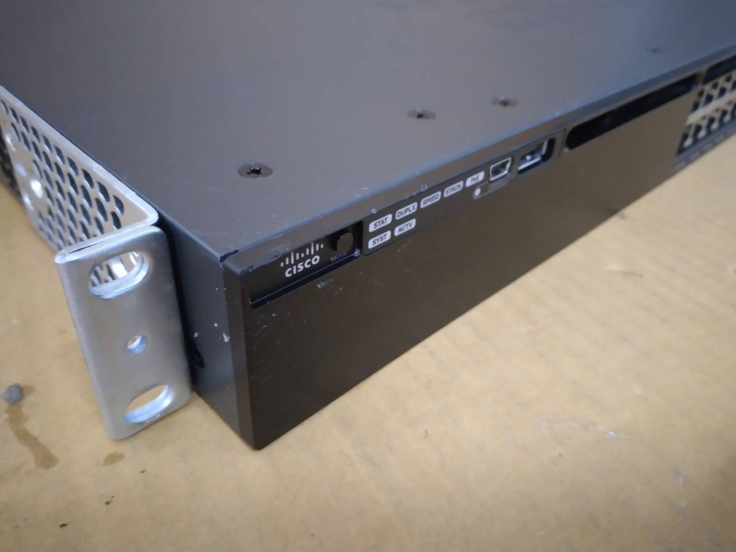 Cisco WS-C3650-24PD-L Catalyst 3650 24 Port Data 2x10G uplink LAN Base