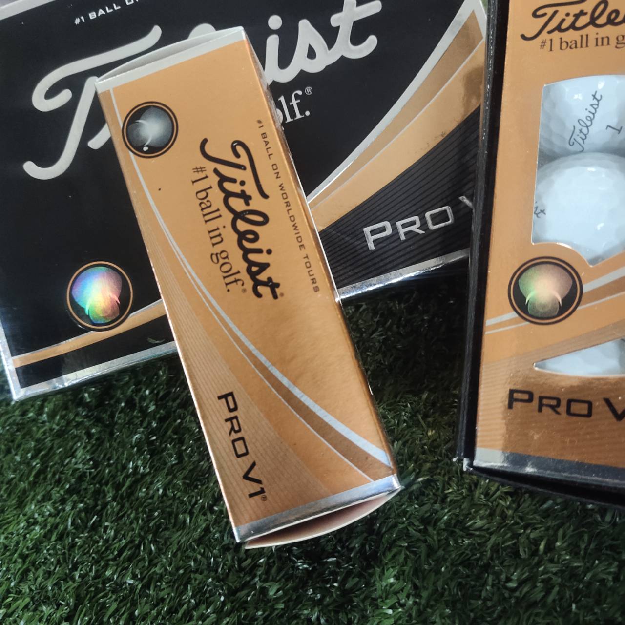 ลูกกอล์ฟ Titleist PRO V1 (ล้างสต๊อค) ลูกกอล์ฟทัวร์เกรดที่นักกอล์ฟทั่วโลกไว้วางใจ!