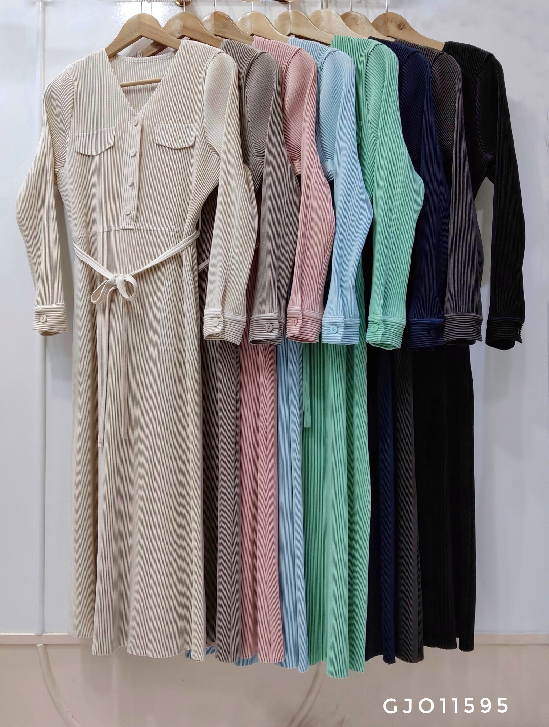 2MUAY รุ่น GJO11595 เดรสอัดพลีท THICK V NECK LONG SLEEVE PLEATED DRESS 8 สี FREE SIZE
