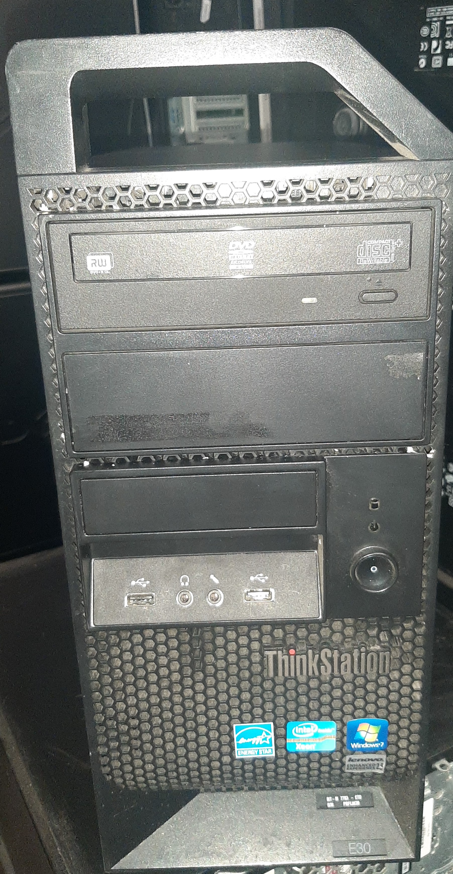 เวิร์คสเตชั่นมือสอง Lenovo thinkstation E30 i5-2320 Ram16GB SSD240GB แถม คีย์บอร์ด เม้าส์คละรุ่น มีประกัน