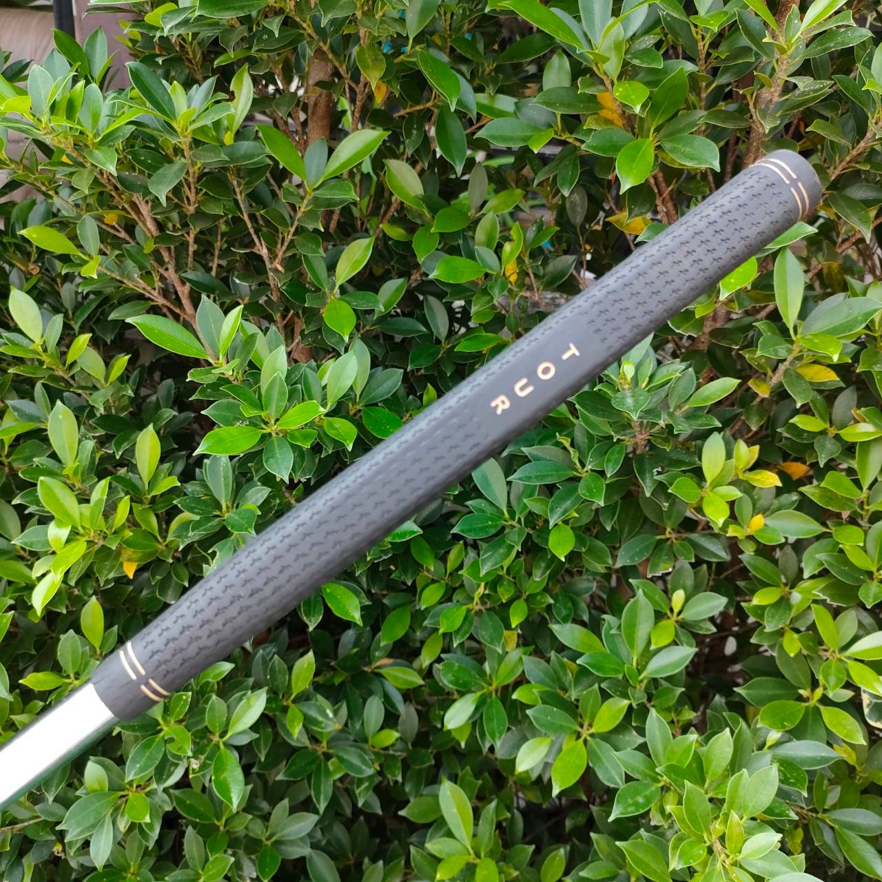 PUTTER SLAZENGR JET STREAM ความยาว 34 นิ้ว น้ำหนักดีมาก มีการกระจายน้ำหนักที่ไม่เหมือนใคร พัตต์แล้วตรงมากๆ หน้าไม้ดีมากๆ