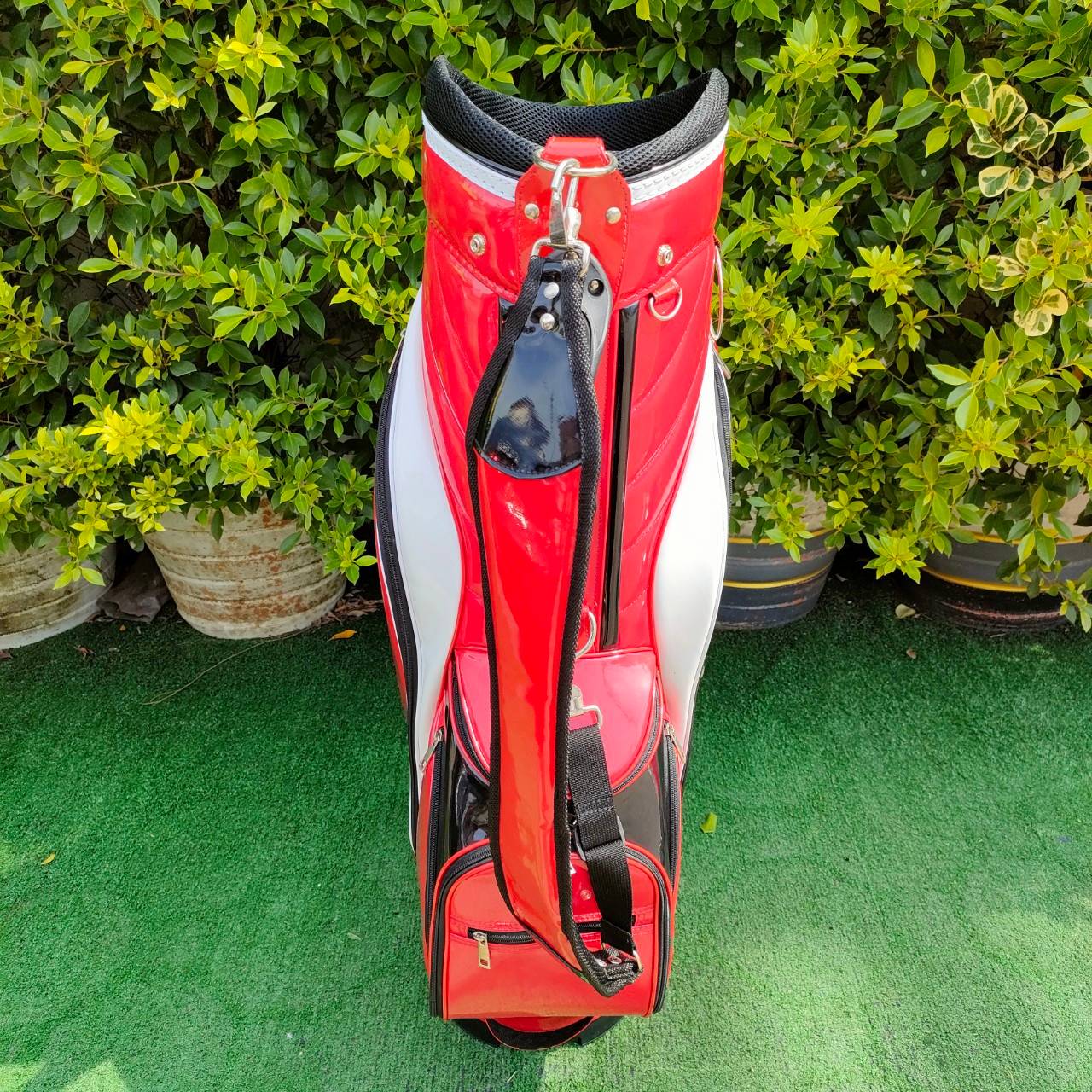 ถุง CUSTOM ของใหม่ สีแดงเพลิง Ferrari สวยแบบจัดๆ วัสดุพรีเมี่ยมที่สุด เป็นหนังแก้ว สวยจริง ถุง TOUR ใบใหญ่ใส่ของได้ครบหมด มือหนึ่ง ของแท้ BY NakaraLuxurious