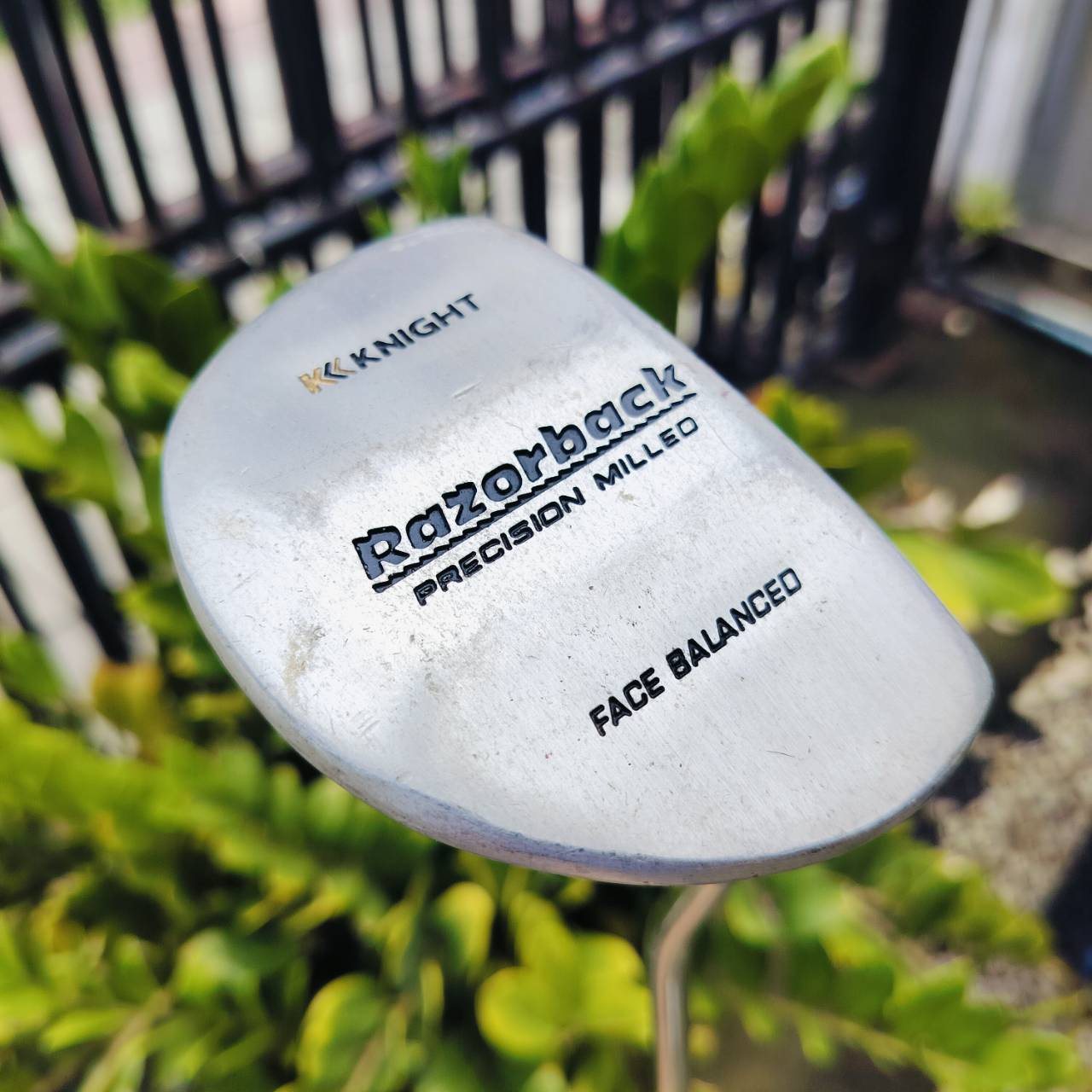 PUTTER KNIGHT RAZORBACK ความยาว 34 นิ้ว น้ำหนักดีแบบสุดๆ ชดเชยสูงมาก พัตต์ตรง และลูกหมุดเร็ว เกาะไลน์แบบสุดๆค่ะ ไม้กอล์ฟมือสอง ของแท้ By NakaraLuxurious