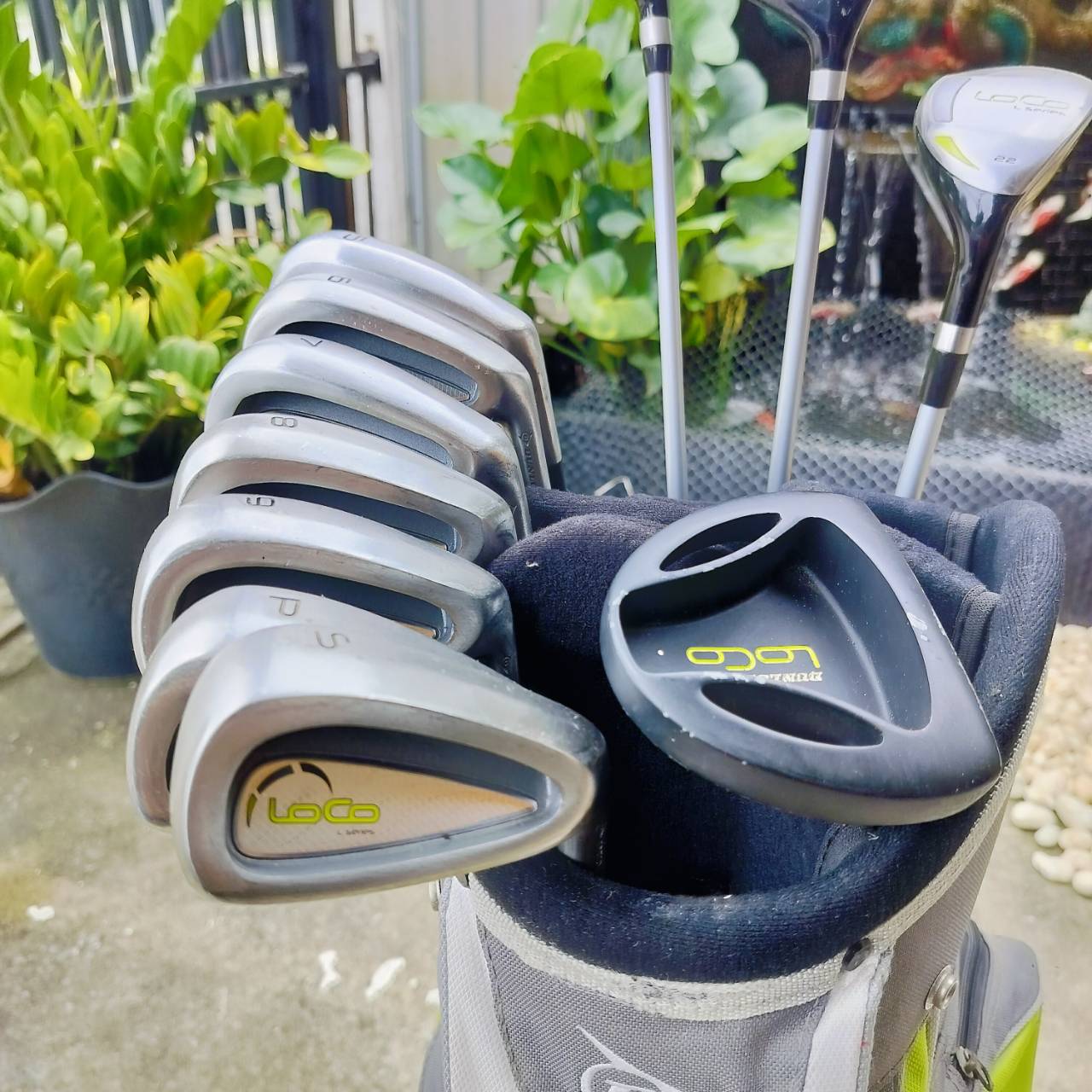 ไม้กอล์ฟครบชุดสำหรับผู้หญิง DUNLOP LOCO L SERIES ชุดคุณภาพมาตรฐาน ราคาสุดคุ้ม . ทั้งชุดประกอบด้วย Driver องศา13 กระดองเคฟล่า และแบนราบลงมา CG ต่ำ ตีง่าย และตีไกลอย่างมาก ไม้กอล์ฟพรีเมี่ยมญี่ปุ่นมือสอง ของแท้ By NakaraLuxurious