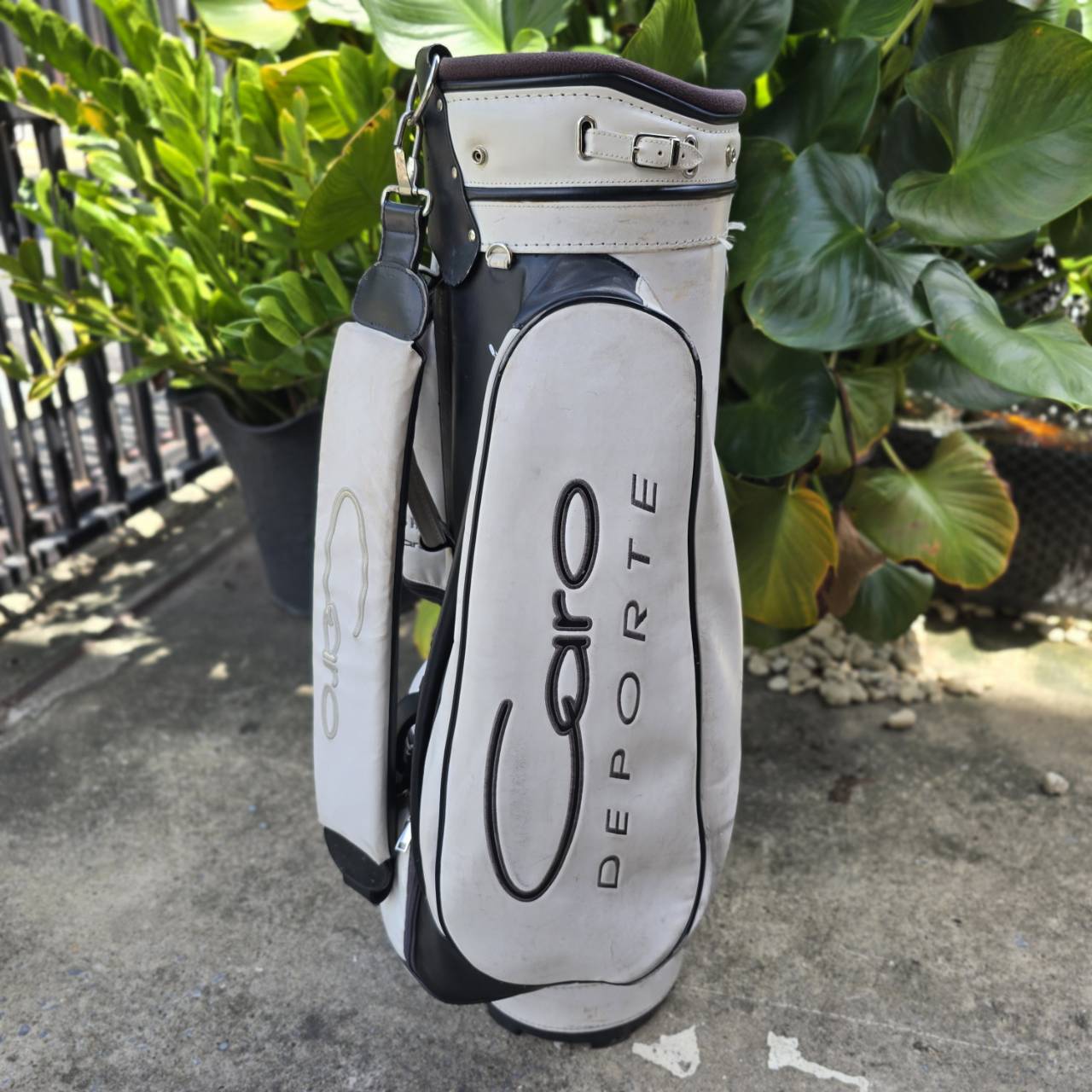 ถุงกอล์ฟ CARO DEPORTE HUSHY มือสอง ของแท้ ของใหม่แพงจัดๆ ประมาณ 2 หมื่นกว่าบาทค่ะ