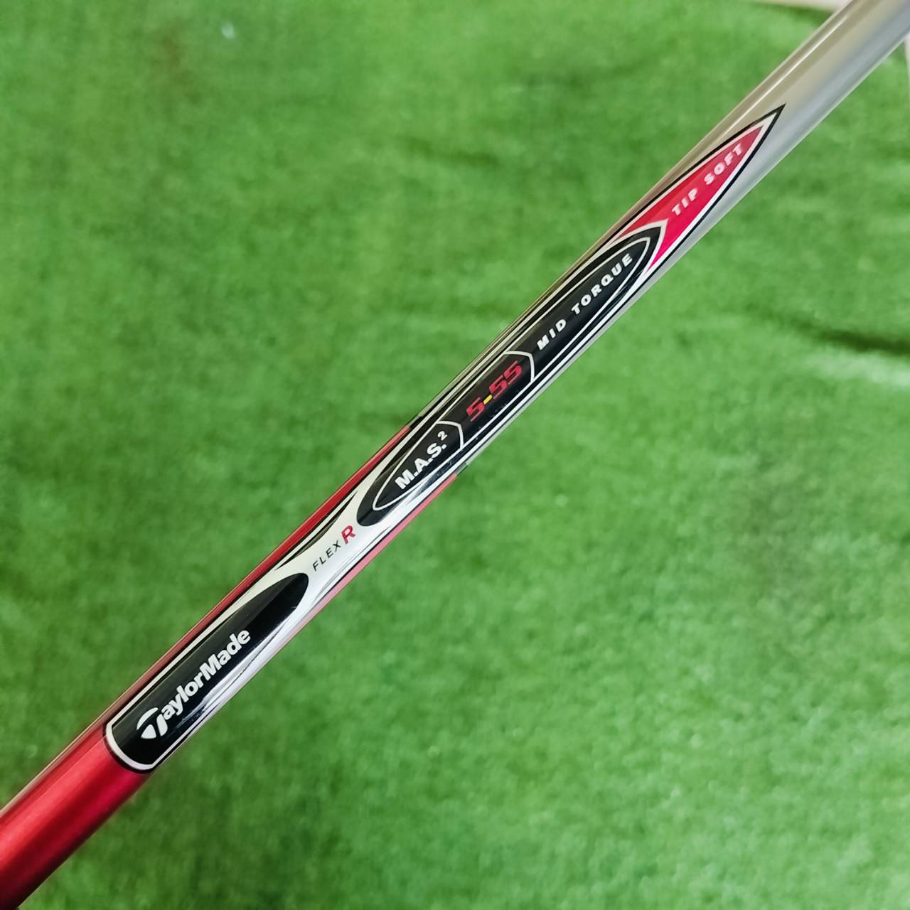 FW5 Taylormade r5 dual มีหมุดสามารถสลับบนล่าง เพื่อสร้างให้ FADE หรือ DRAW เพื่อให้เข้ากับวงสวิงที่สุดค่ะ ไม้กอล์ฟพรีเมี่ยมมือสอง ของแท้ By NakaraLuxurious