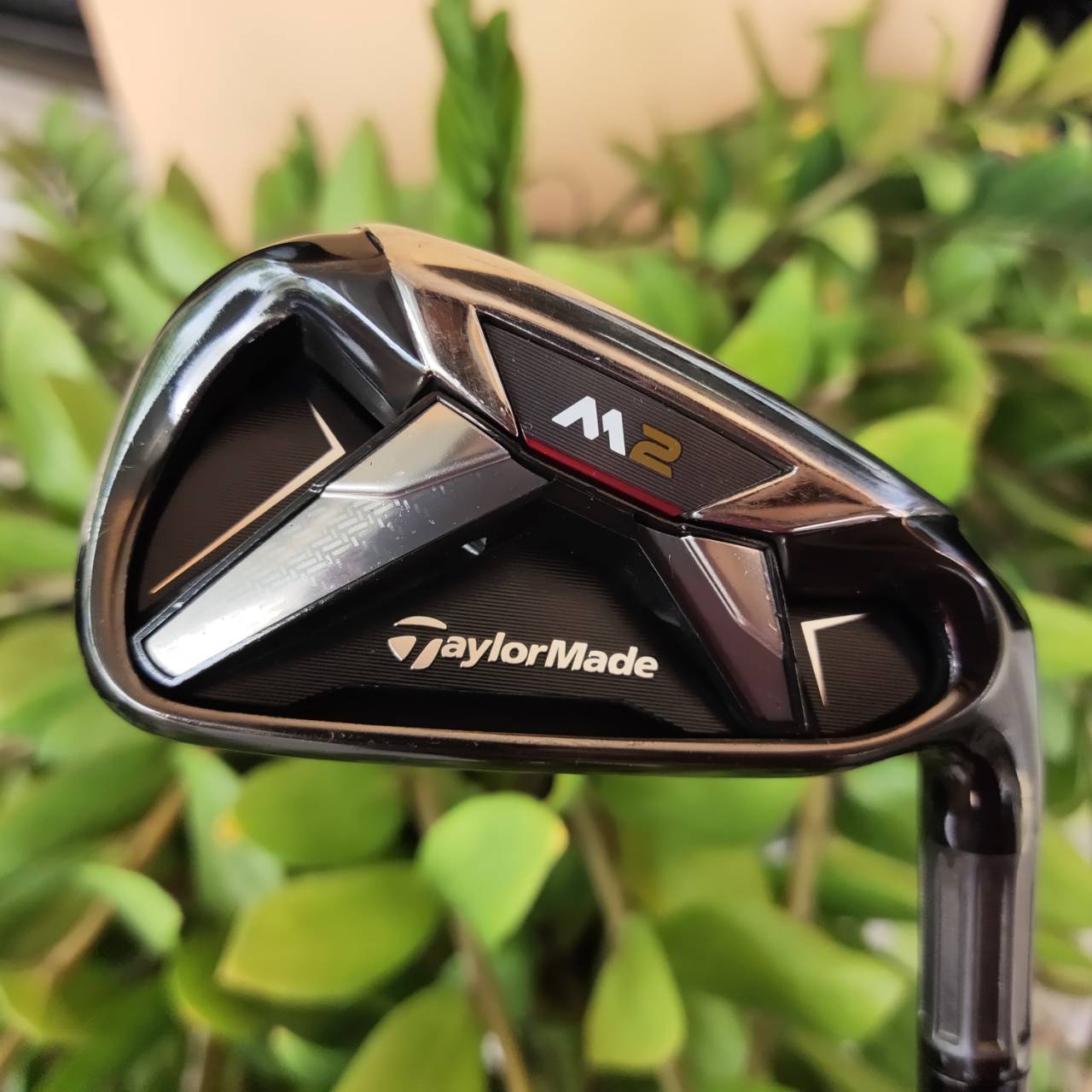 ชุดเหล็ก Taylormade M2 เป็นชุดเหล็กที่ Taylormade ตั้งใจให้เป็นชุดที่ตีลูกลอยง่ายจนสามารถสร้างระยะตีไกลอย่างที่สุด ไม้กอล์ฟพรีเมี่ยมมือสอง ของแท้ By NakaraLuxurious