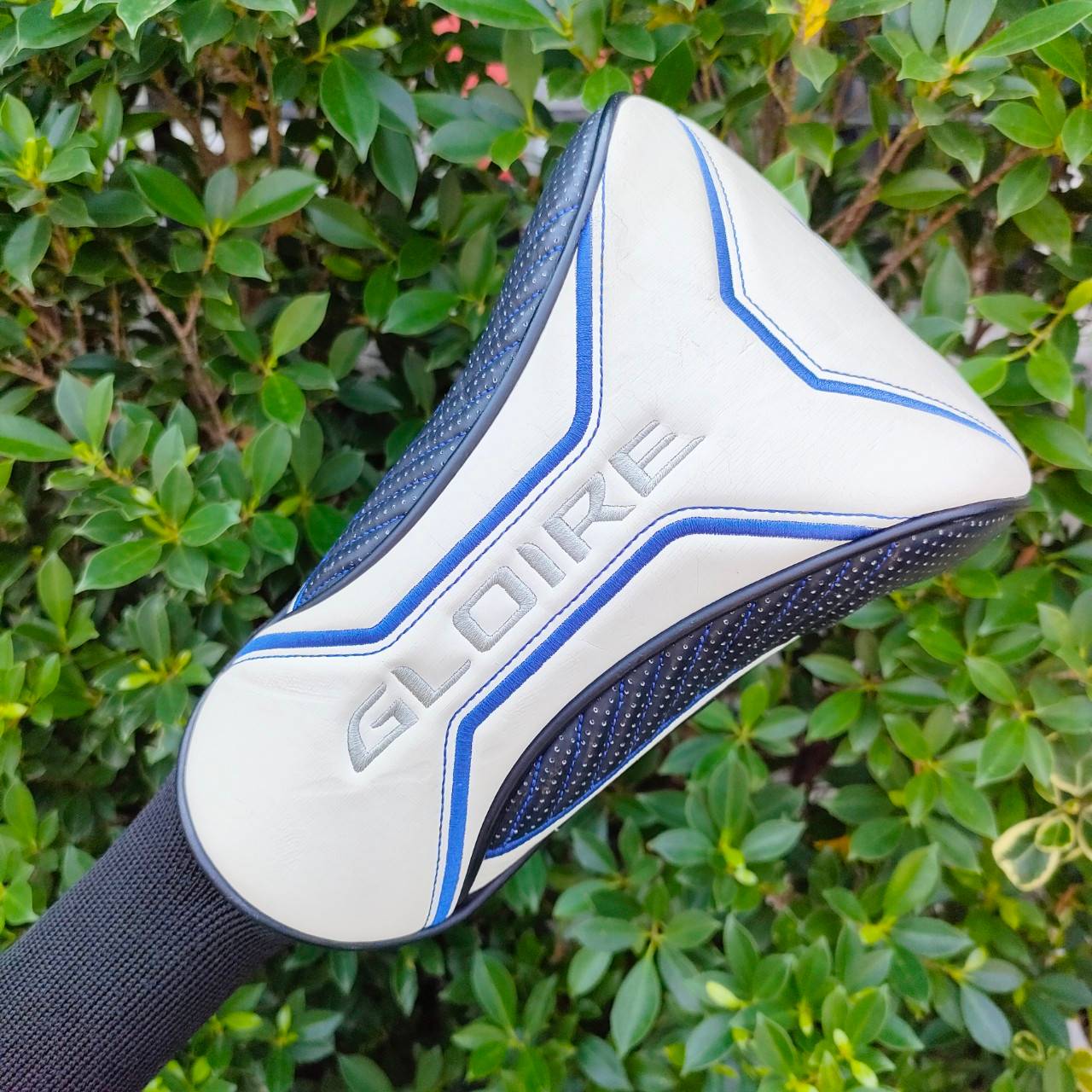 DRIVER TAYLORMADE GLOIRE F เป็นตัวพรีเมี่ยมที่สุดของแบรนด์ Taylormade มีขายเฉพาะที่ญี่ปุ่น ก้านสุดพรีเมี่ยม AAA สีทอง เบามาก น้ำหนักแค่ 50 กรัม กริพ IOMIC FLEX S องศา 10 ก้านแพงมากๆ เบา ตีสบายกว่ารุ่น USA ตีไกลกว่า