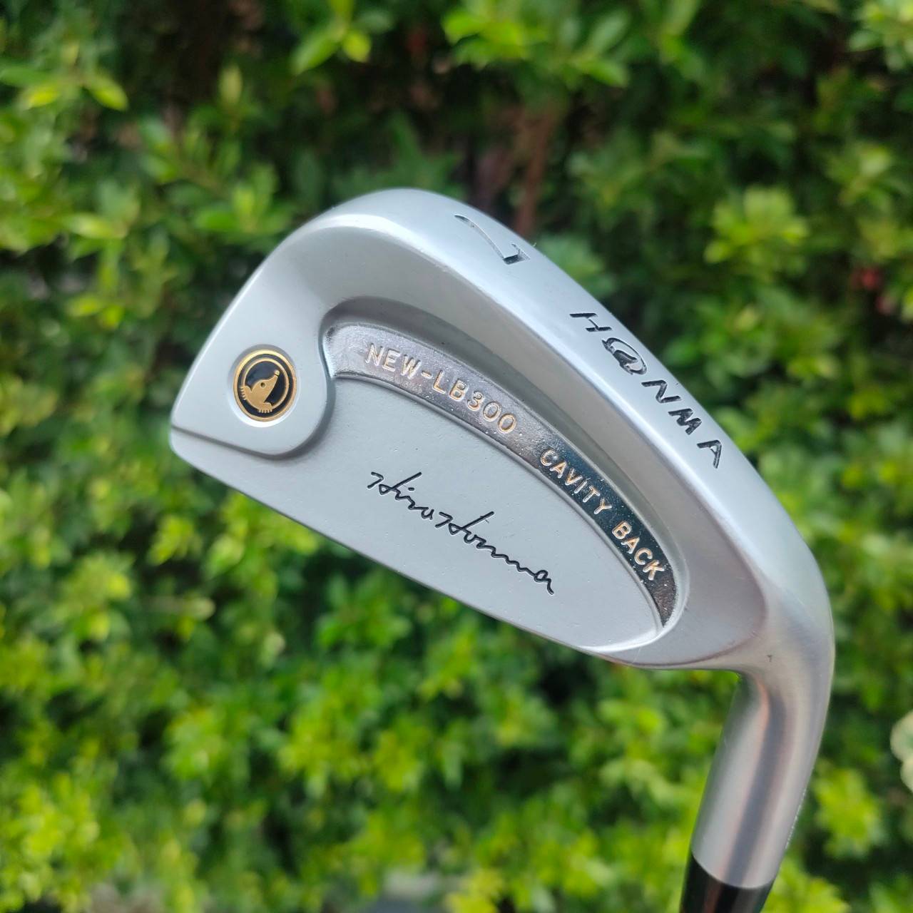 เหล็ก 7 HONMA NEW-LB300 CAVITY BACK ก้าน NEW TITANIUM CARBON M40 FLEX R-1 สุดยอดเหล็กพรีเมี่ยมจาก HIRO HONMA PREMIUM JAPAN SAKATA ตีง่ายตีไกลมาก!! ไม้กอล์ฟมือสอง ของแท้ BY NakaraLuxurious