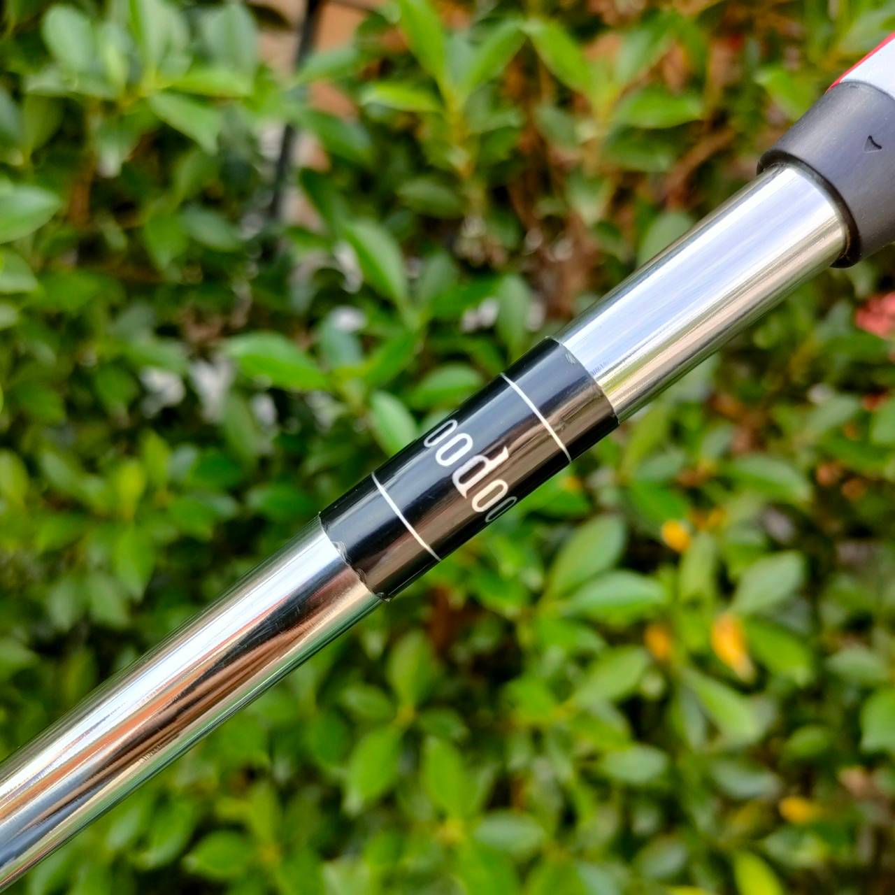 PUTTER VOODOO DADDY ความยาว 34 นิ้ว ก้าน VOODOO กริพ Golf pride กัปตันอเมริกา COVER เดิมๆ สวย รุ่นนี้นิยมมากๆดังสุดๆ ด้วยรูปทรงชดเชยสูง และหน้าไม้ มีถ่วงบล๊านซ์สองจุด ทำให้พัตต์ตรงมาก เส้นเล็งยาว พัตต์ง่ายครับ สุด!!!