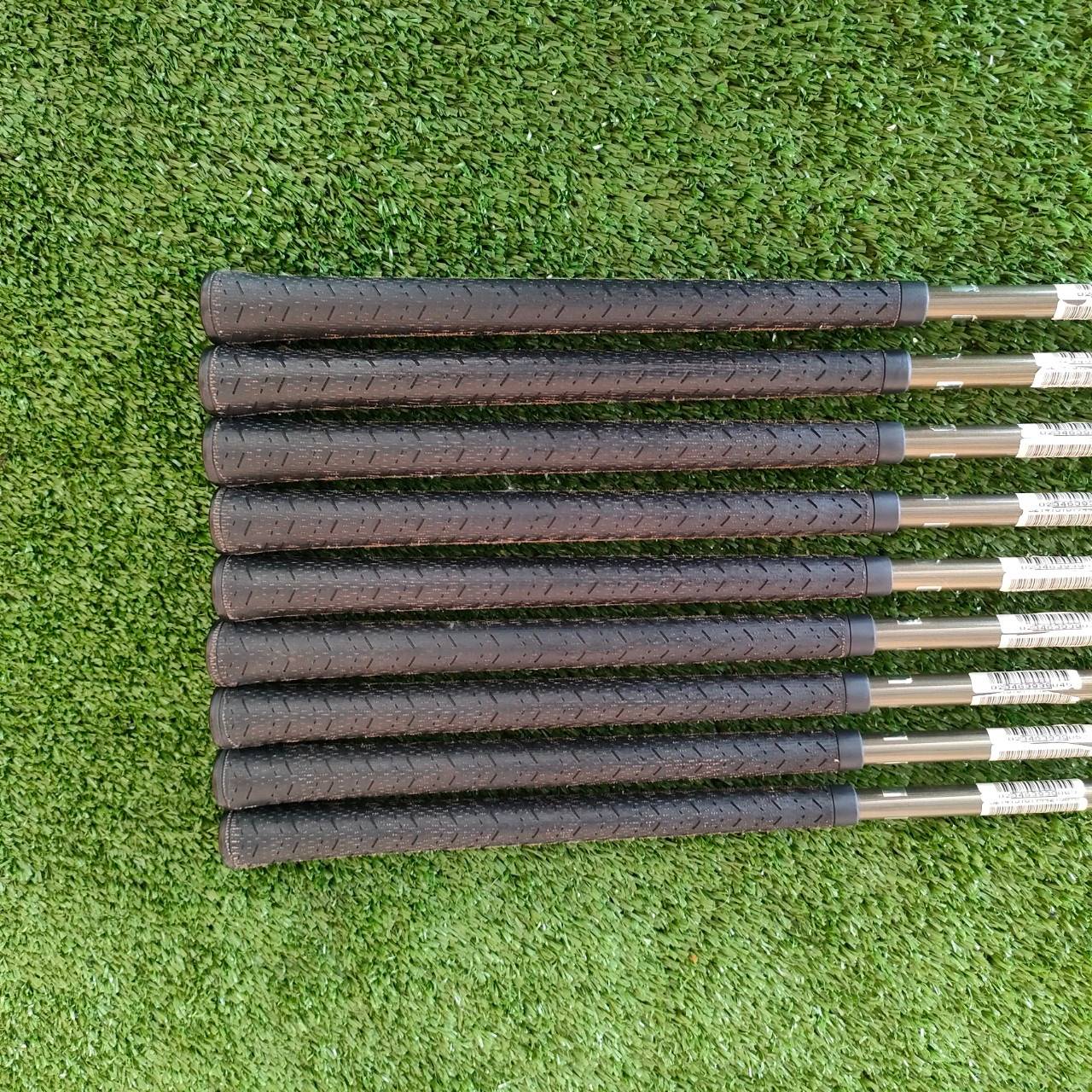 ชุดเหล็ก HONMA LB-717 มีเหล็ก 3 - 11 ชุดใหญ่!!! ก้าน SUPER LIGHT ก้านระดับ 3 ดาว *** สุดยอดก้านพรีเมี่ยม สูงกว่าระดับ ในท้องตลาดทั่วไป และมีราคาแพงสุดๆ วัสดุส่วนหัว สุดพรีเมี่ยม ถ้าท่านใด เคยลองตีจะรู้เลยครับ โลโก้ทองเคครับ รุ่นนี้ตีดีมาก และพรีเมี่ยมสูงส