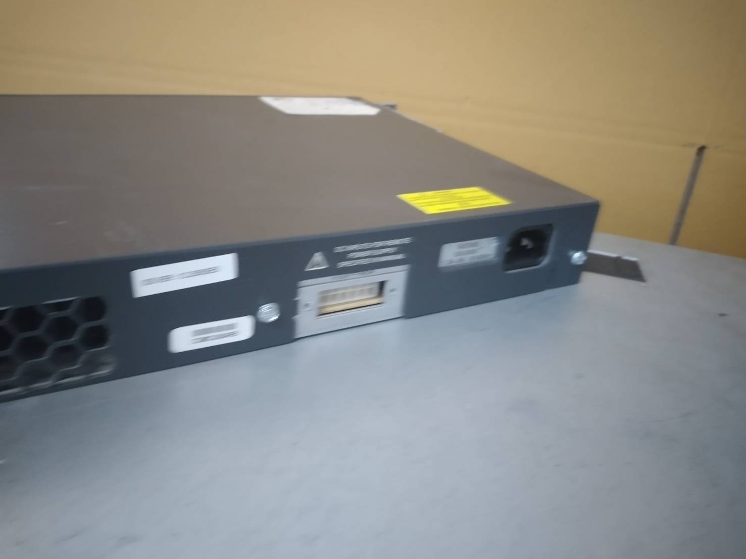 cisco catalyst 2960 WS-C2960-24TC-L