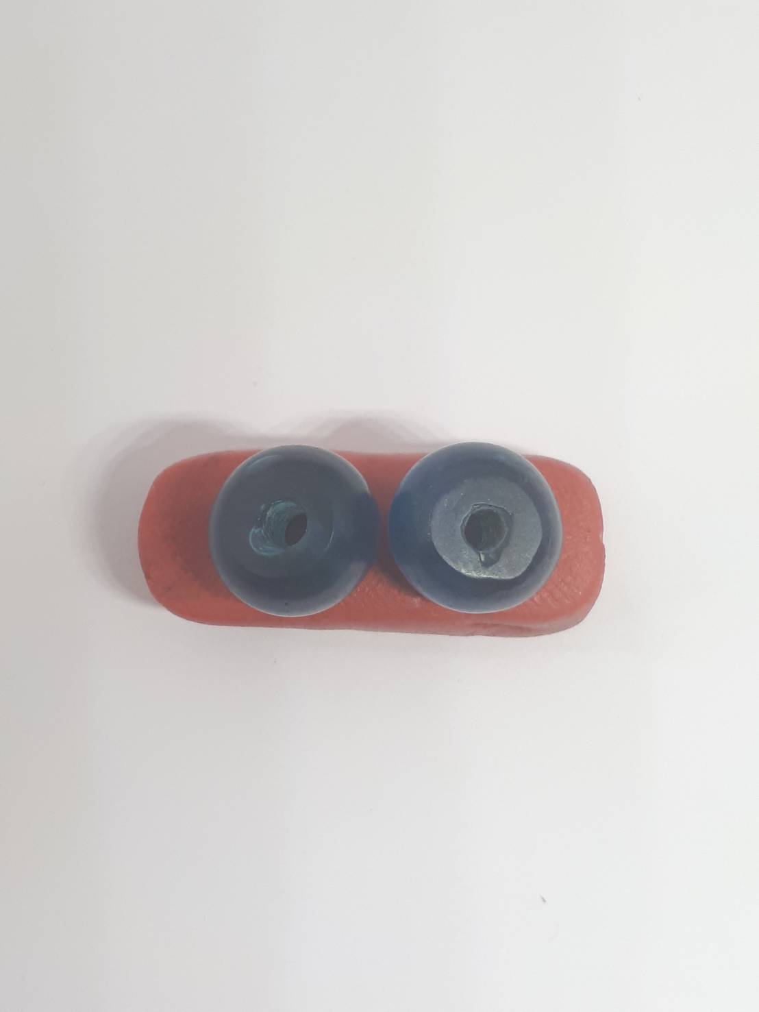 ลุกปัด โบราณ แก้ว สีฟ้า น้ำทะเล น้ำสวย สมบูรณ์ ได้คู่