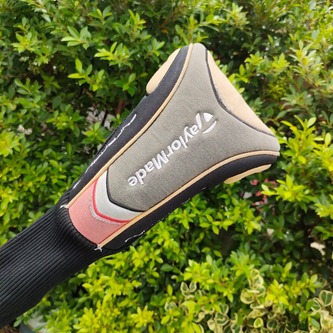 DRIVER TAYLORMADE r7 SUPERQUAD องศา 9.5 ก้าน FUJIKURA RE*AX FLEX S ไขปรับได้หลายจุด ตีทั้งตรงและไกล!!! ไม้กอล์ฟมือสอง ของแท้ BY NakaraLuxurious