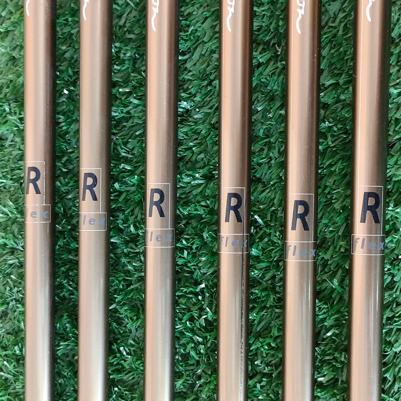 ชุดเหล็ก CLEVELAND TA7 มีเหล็ก 5-9 เเละ PW ก้าน CLEVELAND TA7 FLEX R เหล็กที่ดีที่สุดของ Cleveland ตีง่าย ตีไกล ตีนุ่มมากๆ