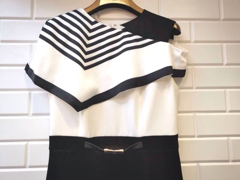 ปรับราคาลง 50% 2MUAY PREMIUM DRESS ชุดเดรสออกงาน ชุดเดรสลูกไม้ ชุดทำงาน ONE SIDE COLD SHOULDER DRESS รุ่น AK90169 สีขาวดำ