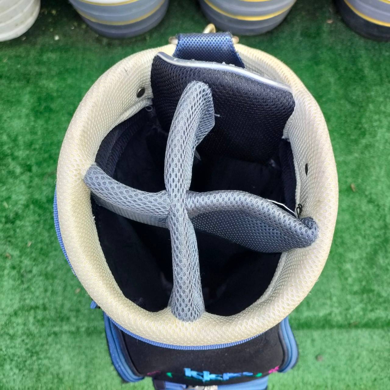 ถุงกอล์ฟ LIONA ICICLES มือสอง สภาพสมบูรณ์ ถุงสวยมาก คุณภาพดีครับ