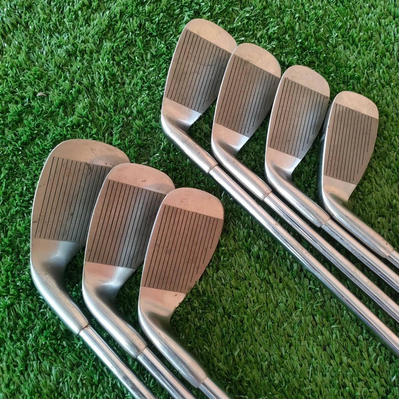 ** ไม้กอล์ฟสำหรับผู้หญิง ** ชุดเหล็ก LYNX TIGRESS ELEGANCE LADY มีเหล็ก 4-9 เเละ SW