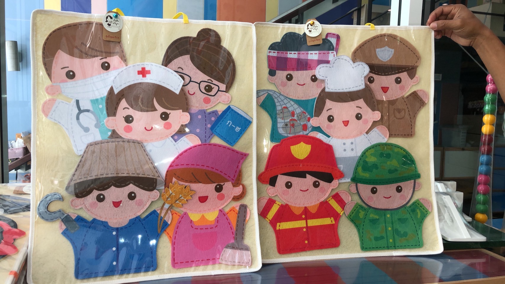 หุ่นนิ้วมือ ชุดครอบครัวและอาชีพ ชุดละ16ตัว ของเล่นเสริมพัฒนาการ ,ของเล่นเสริมทักษะ,ของเล่นเด็ก, สื่อการสอนอนุบาล