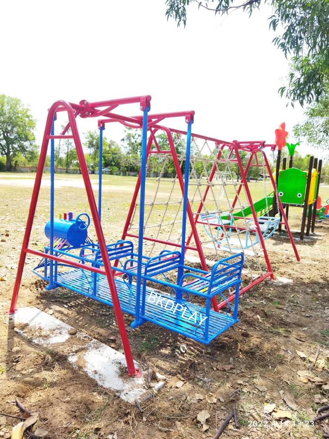 เครื่องเล่นสนามกลางแจ้ง เหล็ก ชุดปีนป่ายรวมรถไฟ พร้อมชิงช้านั่งคู่ OutdoorPlayground,ผลิตเครื่องเล่นสนาม,เครื่องเล่นในสนามเด็กเล่น,เครื่องเล่นงบสพฐ.,ประชารัฐ, ราคาโรงงาน ขนาด 150 x 350 x 160 ซม.