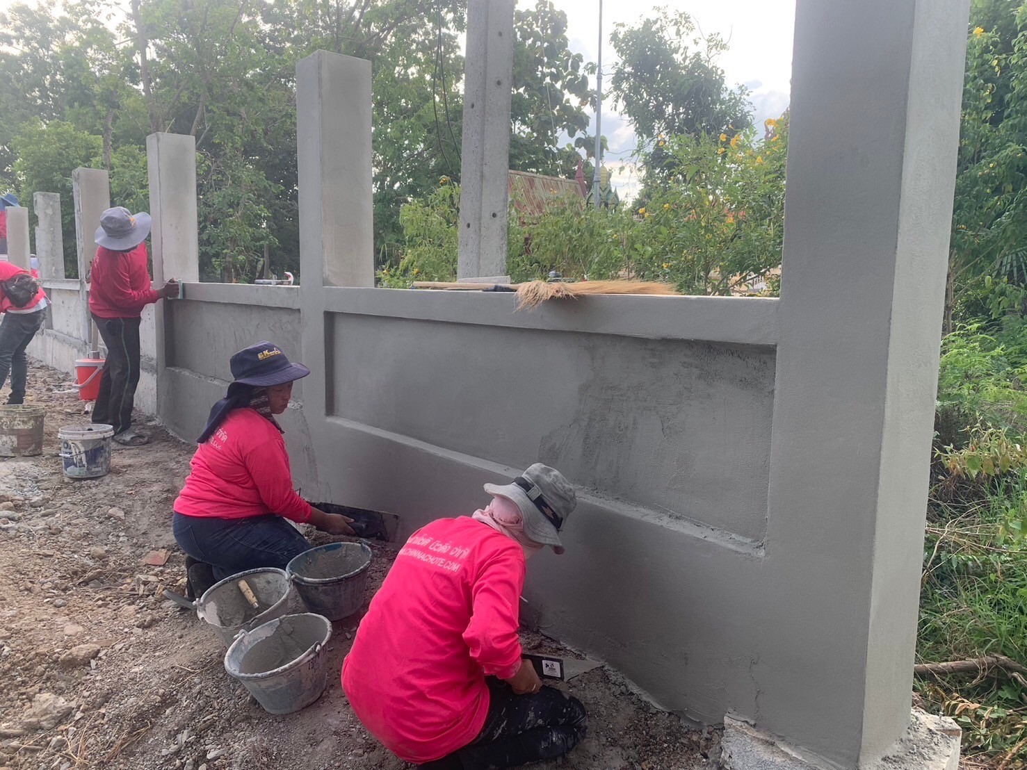 สร้างกำแพงวัดดงกะเชา จ.สุพรรณบุรี