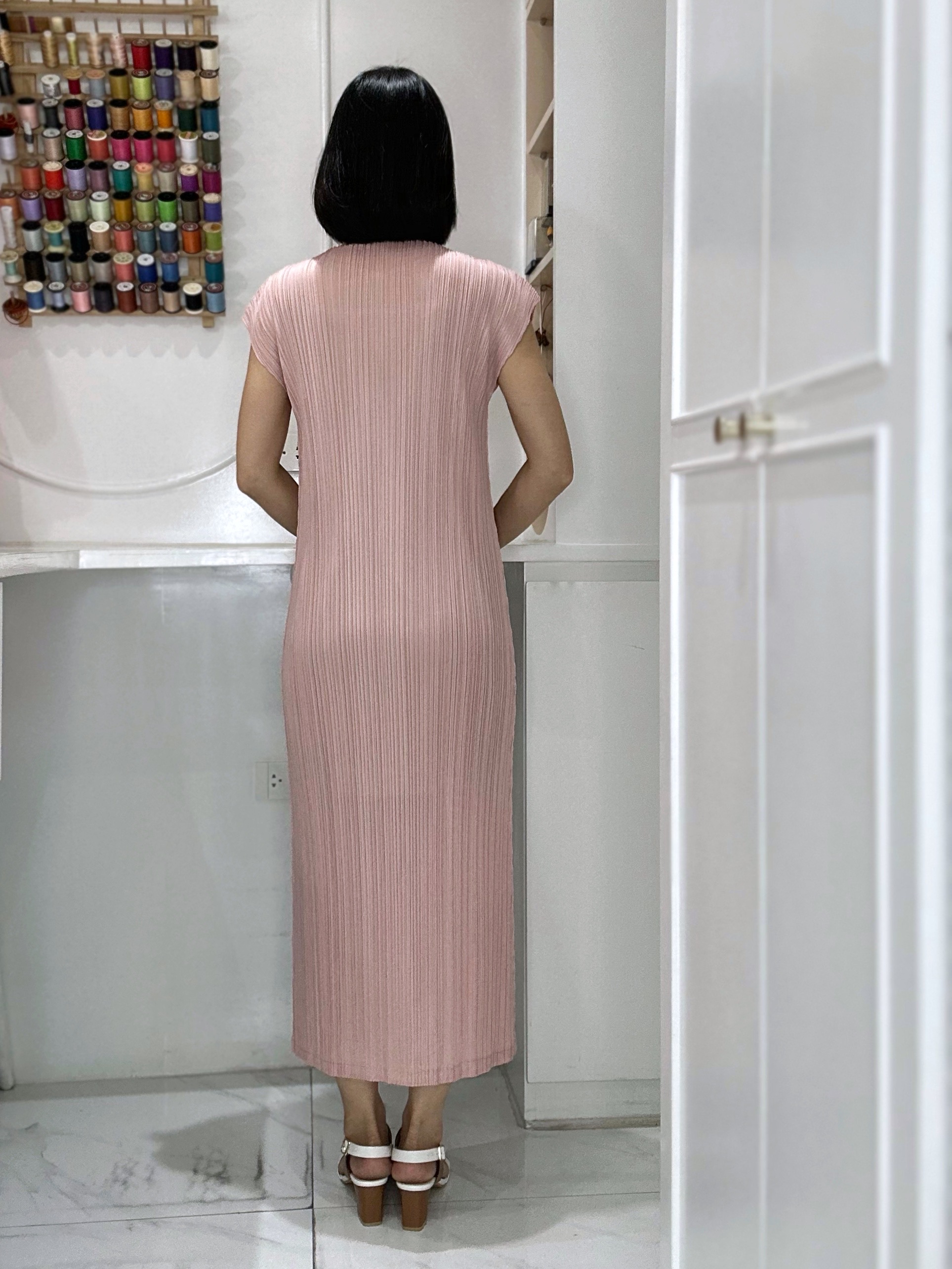 2MUAY รุ่น GJO1530 เดรสพลีทคุณภาพ OPEN NECK CAP SLEEVE PLEATED DRESS 10 สี FREE SIZE