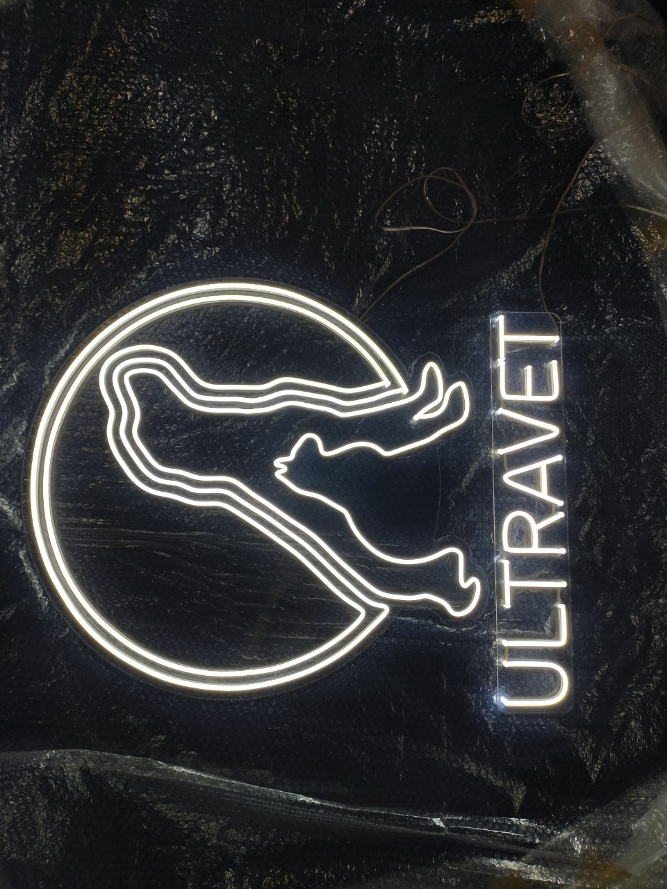 ไฟนีออน เฟค