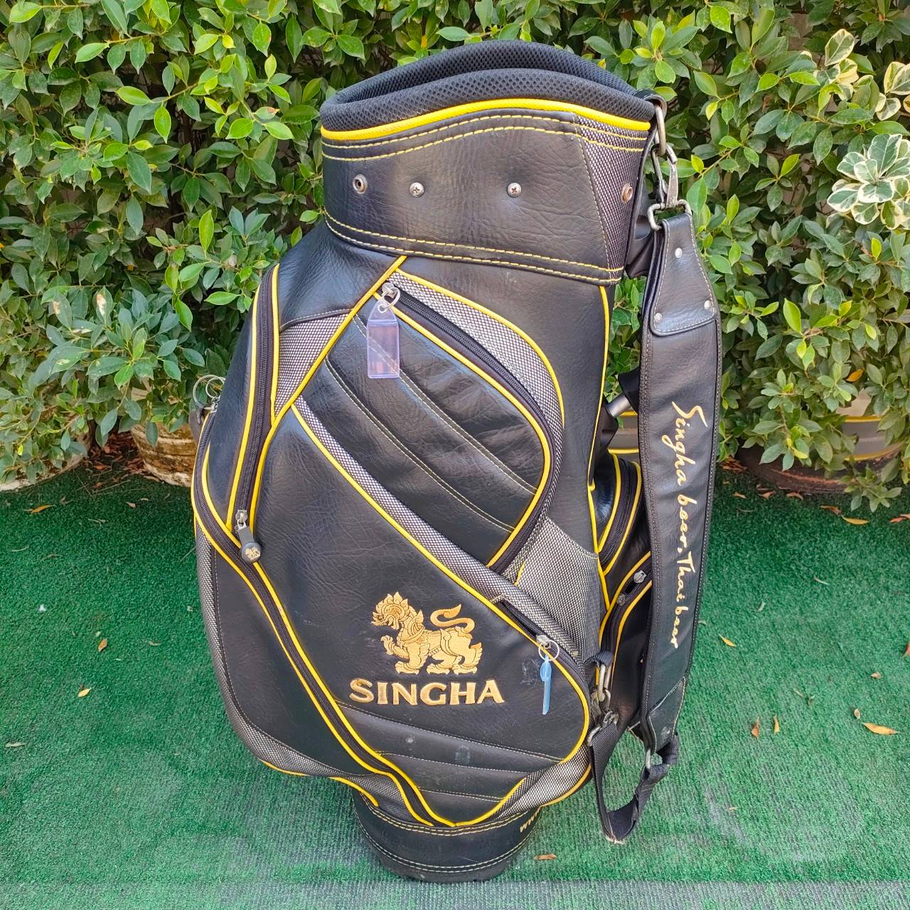 ถุงกอล์ฟ SINGHA มือสอง สภาพสวยเดิม ถุง TOUR ใบใหญ่ ถุงแข็งแรง กันน้ำอย่างดีครับ น้ำหนักเบา ไม้กอล์ฟพรีเมี่ยมมือสอง By NakaraLuxurious