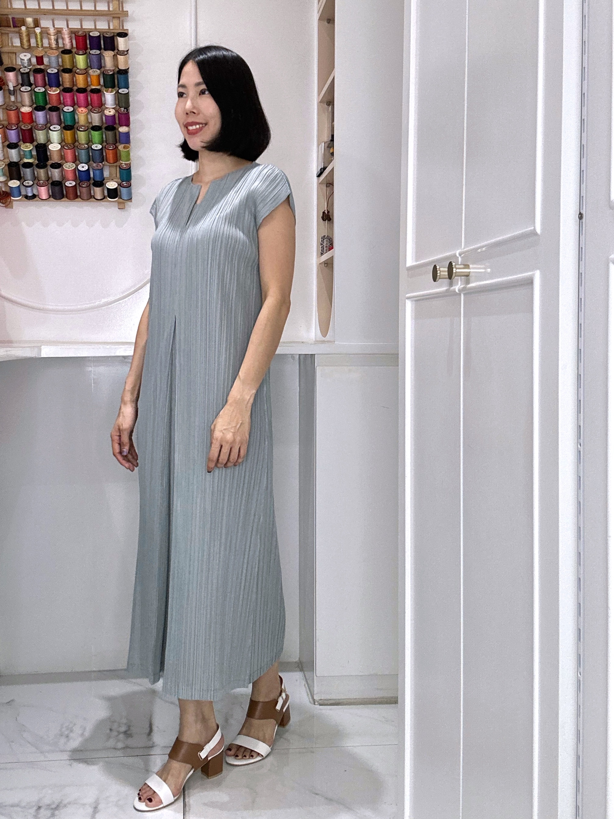 2MUAY รุ่น GJO1530 เดรสพลีทคุณภาพ OPEN NECK CAP SLEEVE PLEATED DRESS 10 สี FREE SIZE