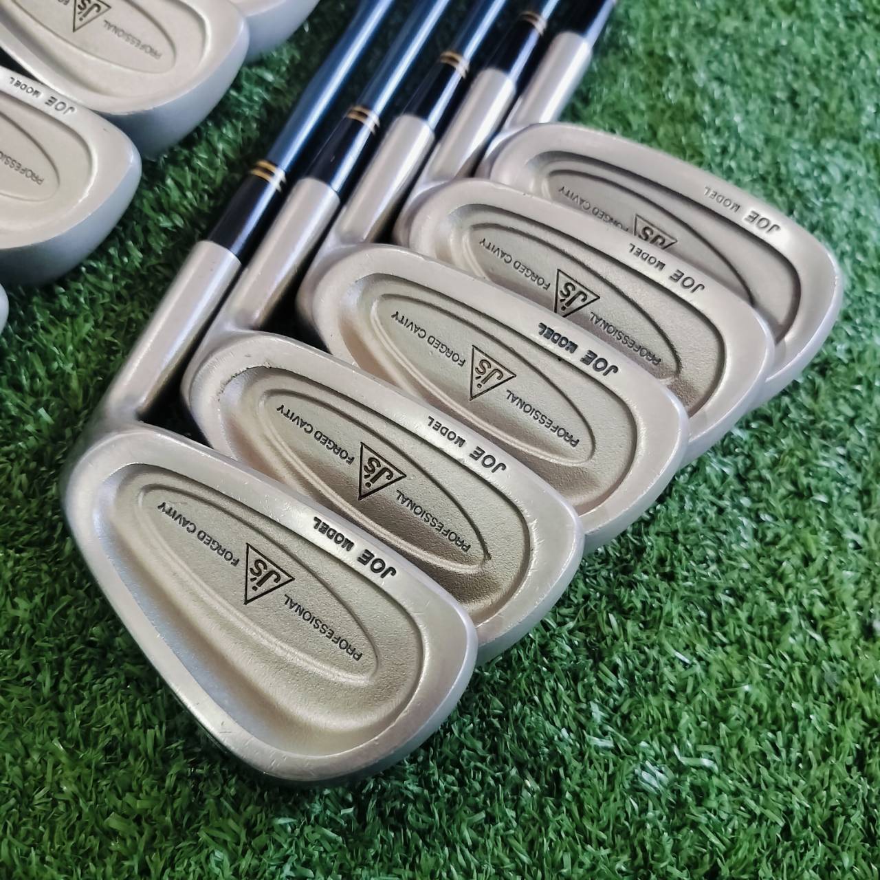 ชุดเหล็ก BRIDGESTONE JOE MODEL เหล็ก FORGED CAVITY พรีเมี่ยมญี่ปุ่น มีเหล็ก 3 - 9 PW AW SW ชุดใหญ่ 10 ชิ้น!!! ไม้กอล์ฟพรีเมี่ยมมือสอง ของแท้ By NakaraLuxurious