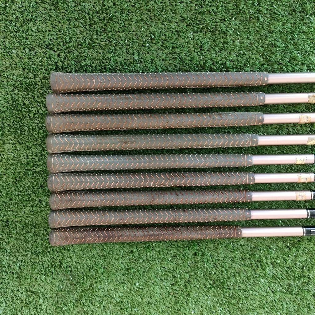 ** ไม้กอล์ฟสำหรับผู้หญิง ** ชุดเหล็ก 956 GL GOLDEN LADDIE มีเหล็ก 3-9 เเละ PW SW ก้าน FRAFLLO FLEX L เหล็กตีง่าย ใบกระจายน้ำหนัก และมีน้ำหนักสวิงเวทกำลังดี แต่น้ำหนักรวมเบา วัสดุดีมากครับ