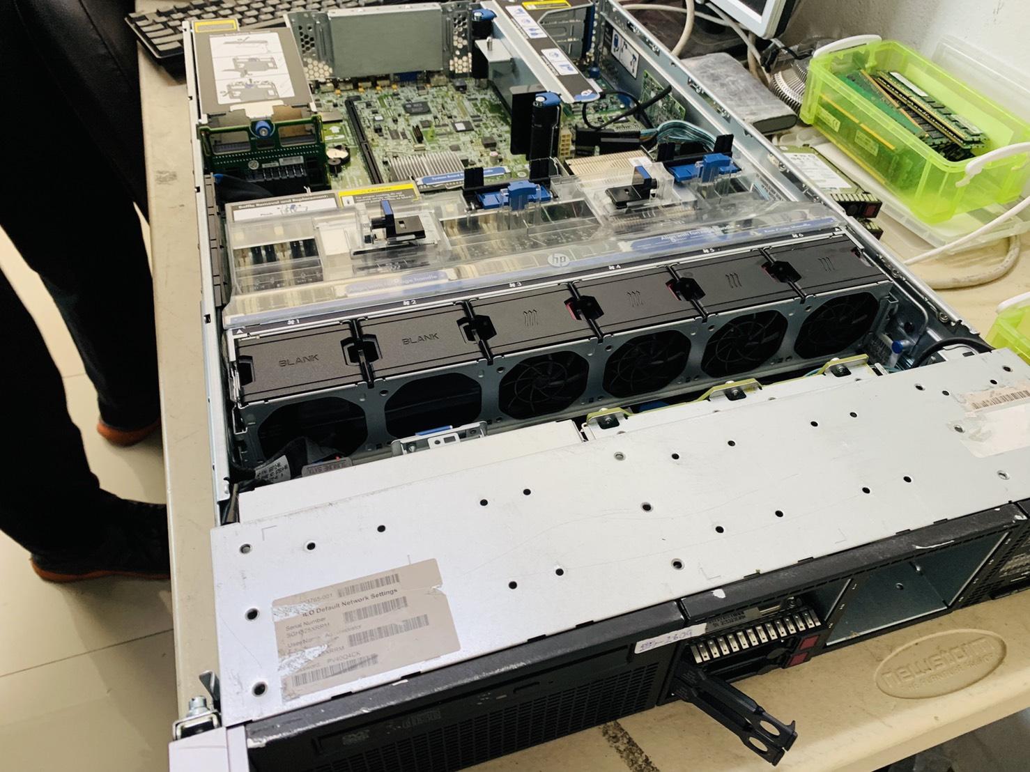 HP Proliant DL380P G8 (รองรับ HDD 8 ลูก)