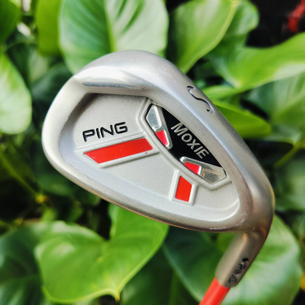 ***ไม้กอล์ฟเด็ก*** WEDGE PING MOXIE องศา 56 ก้าน PING ความยาว 28 นิ้ว ตีดีมาก วัสดุ และเทคโนโลยีเดียวกันกับ ไม้กอล์ฟ PING ของผู้ใหญ่เลยค่ะ