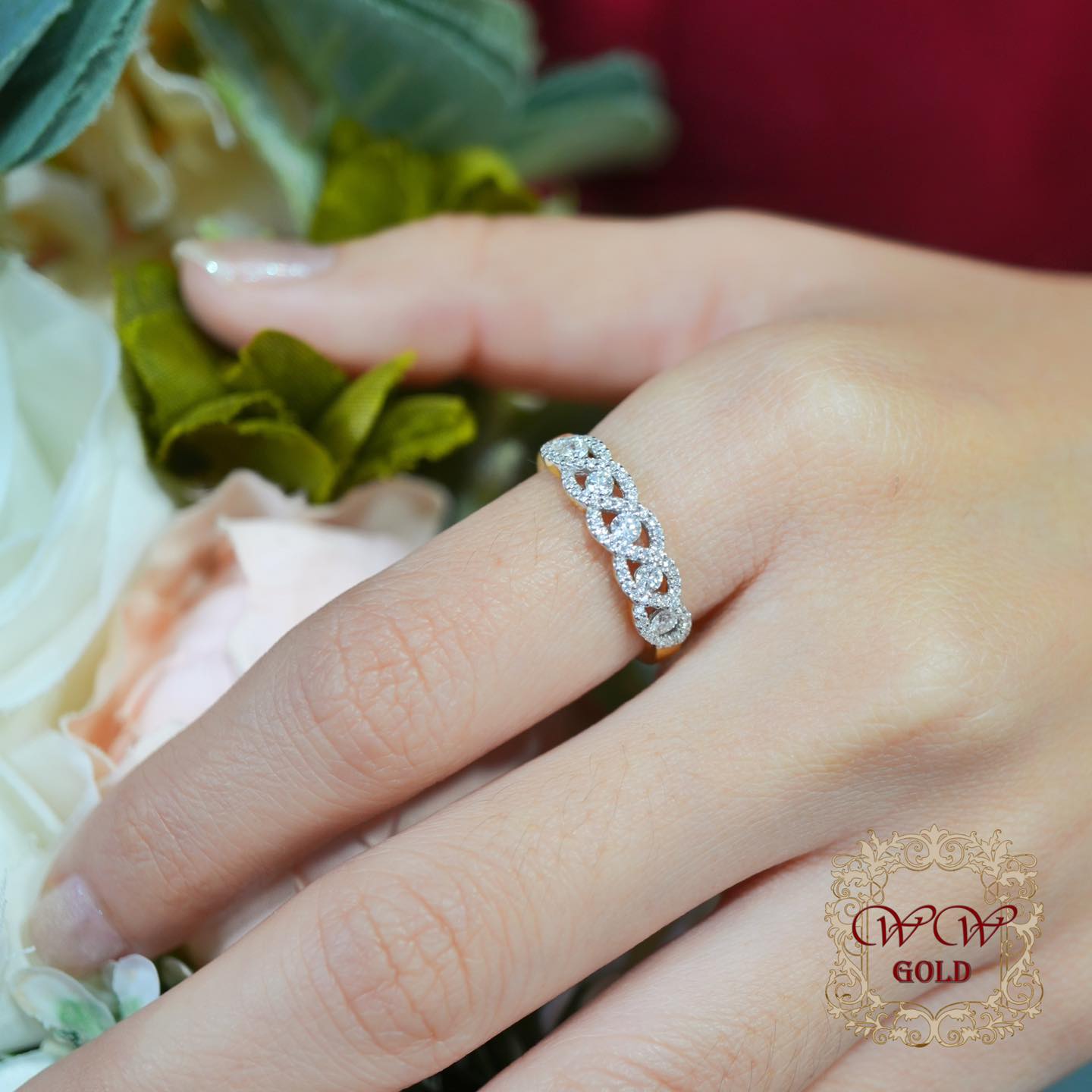 แหวนแถวเพชรระยิบ