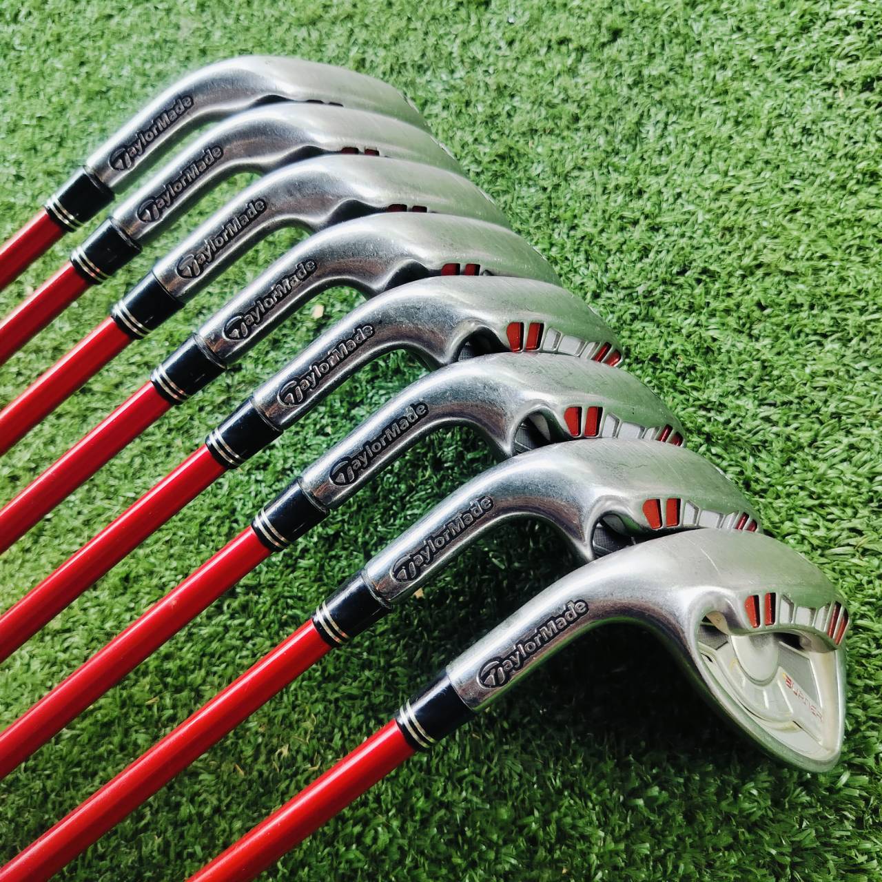 *** ไม้กอล์ฟมือซ้าย *** ชุดเหล็ก Taylormade BURNER มีเหล็ก 5 6 7 8 9 PW AE SW ก้าน RE*AX SUPERFAST FLEX R ชุด BURNER อยู่ในซีรี่ที่ตีง่ายที่สุด ไม้กอล์ฟพรีเมี่ยมมือสอง ของแท้ By NakaraLuxurious