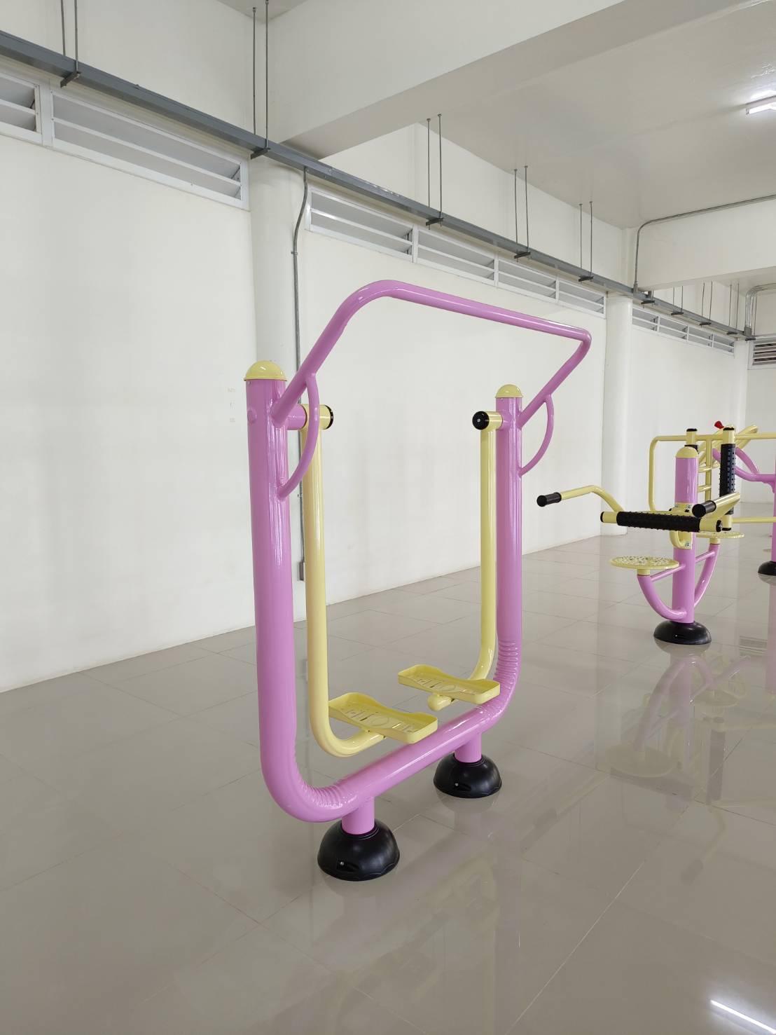 เครื่องออกกำลังกายกลางแจ้ง อุปกรณ์เดินอากาศไร้การกระแทกคู่ (มือจับสูง) ลานกีฬาอเนกประสงค์ สนามกีฬา ผลิตในไทย สั่งทำตามสีที่ต้องการได้