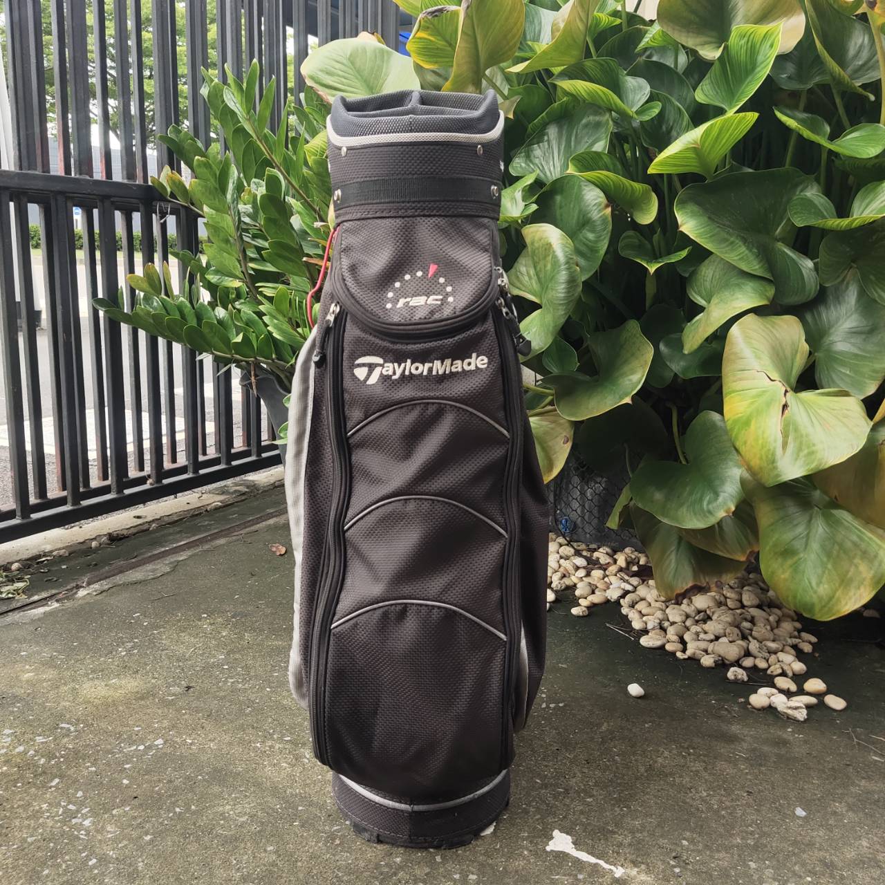 ถุงกอล์ฟ TaylorMade RAC มือสอง ถุงกอล์ฟดีไซน์เรียบ เท่ มีสไตล์ ฟังก์ชันครบ พร้อมลุยทุกสนาม