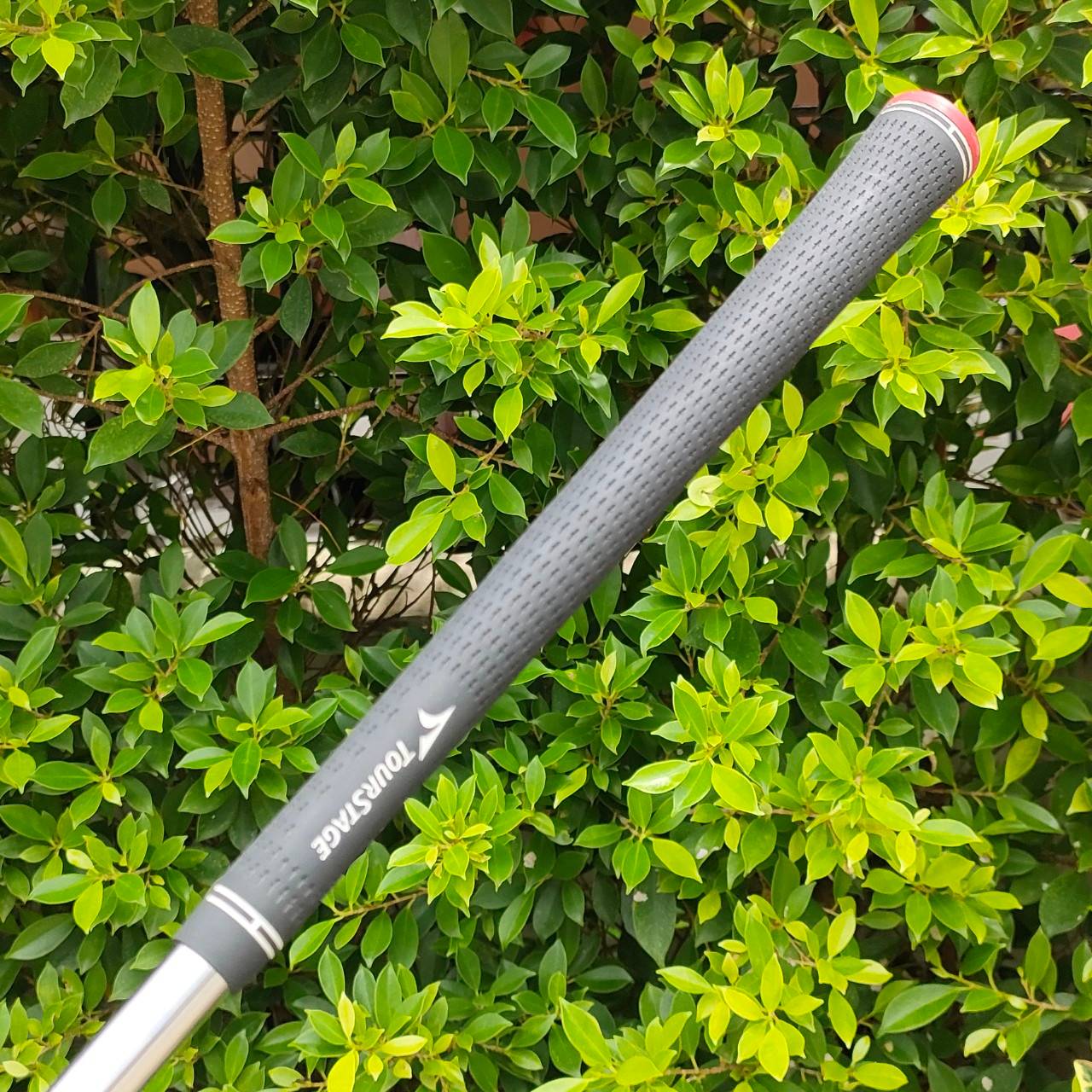 ชุดเหล็ก TOURSTAGE X-BLADE 905 มีเหล็ก 4 - 9 เเละ PW ก้าน DYNAMIC GOLD S200 เหล็ก FORGED พรีเมี่ยมญี่ปุ่นแท้ valuable . muscle!!! เหล็กทรงพลัง ปรับแต่งช๊อตได้ดังใจ เสียงปะทะแบบ มันสะใจที่สุด สภาพสวยเดิม!!! ไม้กอล์ฟมือสอง ของแท้ BY NakaraLuxurious