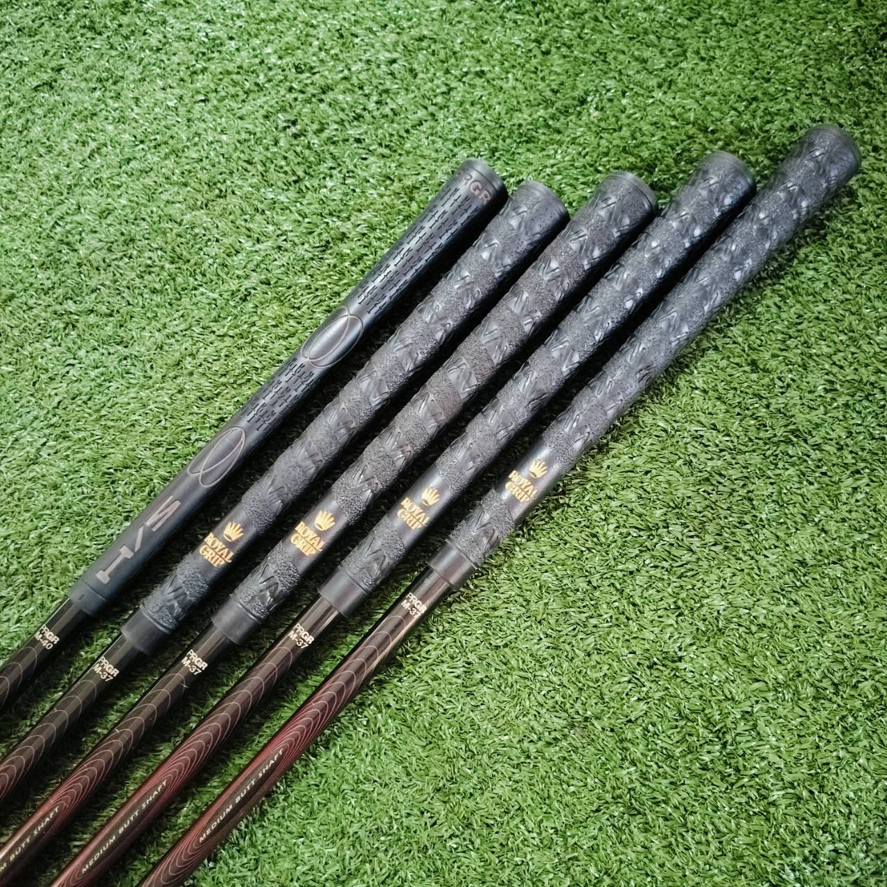 ชุดเหล็ก Finest Instrument PRGR Dream Iron PRGR egg Luxury 5 piece set เป็นชุดเหล็กสั้น มีเหล็ก 7-9 เเละ PW AW ก้าน DATA065 WT-67 Tq-3.1 Kp-H วัสดุพรีเมี่ยมญี่ปุ่น ไม้กอล์ฟมือสอง ของแท้ BY NakaraLuxurious