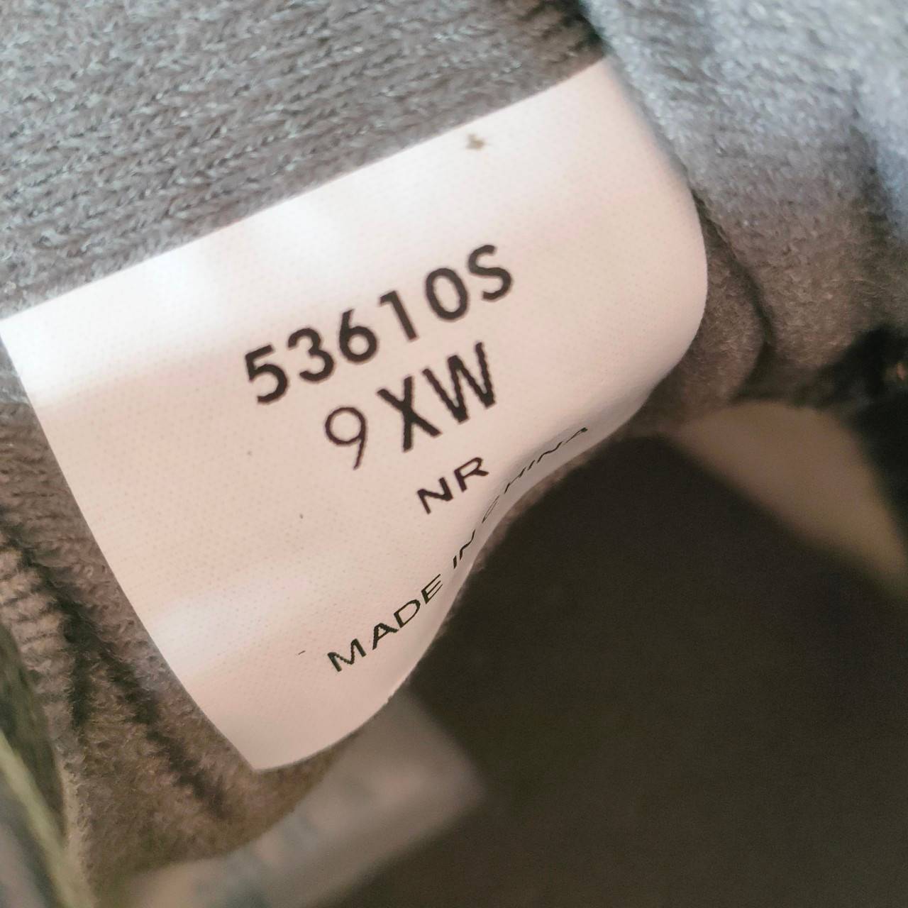 รองเท้ากอล์ฟ FJ มือสอง ไชส์ 9 XW สภาพสวยมาก เหมือนไม่ได้ใช้เลย!!! มีกล่องเดิมมาด้วยเลยค่ะ ขายบนห้างราคาเกือบหมื่น ไม้กอล์ฟมือสอง ของแท้ BY NakaraLuxurious