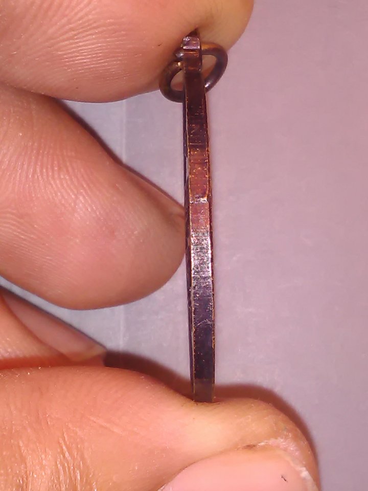 (ขายแล้ว) หลวงพ่อ เขียว นิรคาโม 100 ปี 53 รุ่น เขียวสดใส อุ้มไก่ชน / 200.-