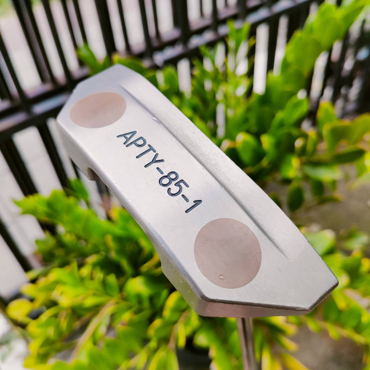 PUTTER APTY 85-1 ยาว 35 นิ้ว พลาดไม่ได้!!! เป็นพัตเตอร์ที่พัตต์นิ่งมาก หน้าสัมผัส MILLED ทั้งชิ้น ทำให้พัตต์เกาะไลน์ขั้นเทพจริงๆ ไม้กอล์ฟพรีเมี่ยมมือสอง ของแท้ By NakaraLuxurious