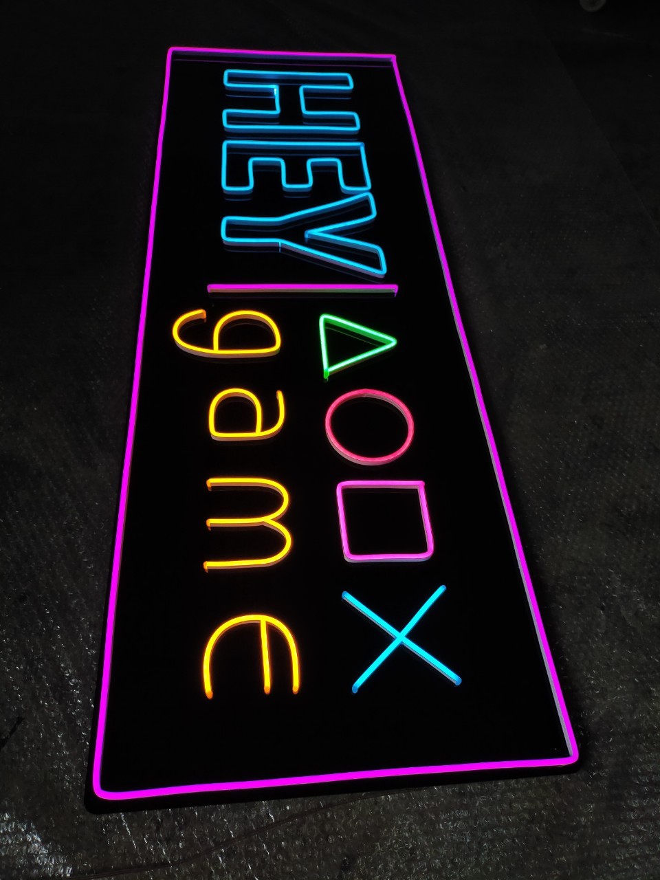 ไฟนีออน เฟค