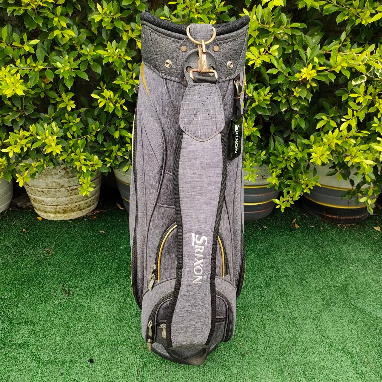 ถุงกอล์ฟ SRIXON มือสอง ปากถุง 8 นิ้ว ** ถุงกอล์ฟมีตำหนินิดหน่อยค่ะ มีรูปตำหนิให้ชมนะค๊า ** เป็นถุงของแท้จากญี่ปุ่นค่ะ มือหนึ่งแพงมาก!!! ไม้กอล์ฟมือสอง ของแท้ BY NakaraLuxurious