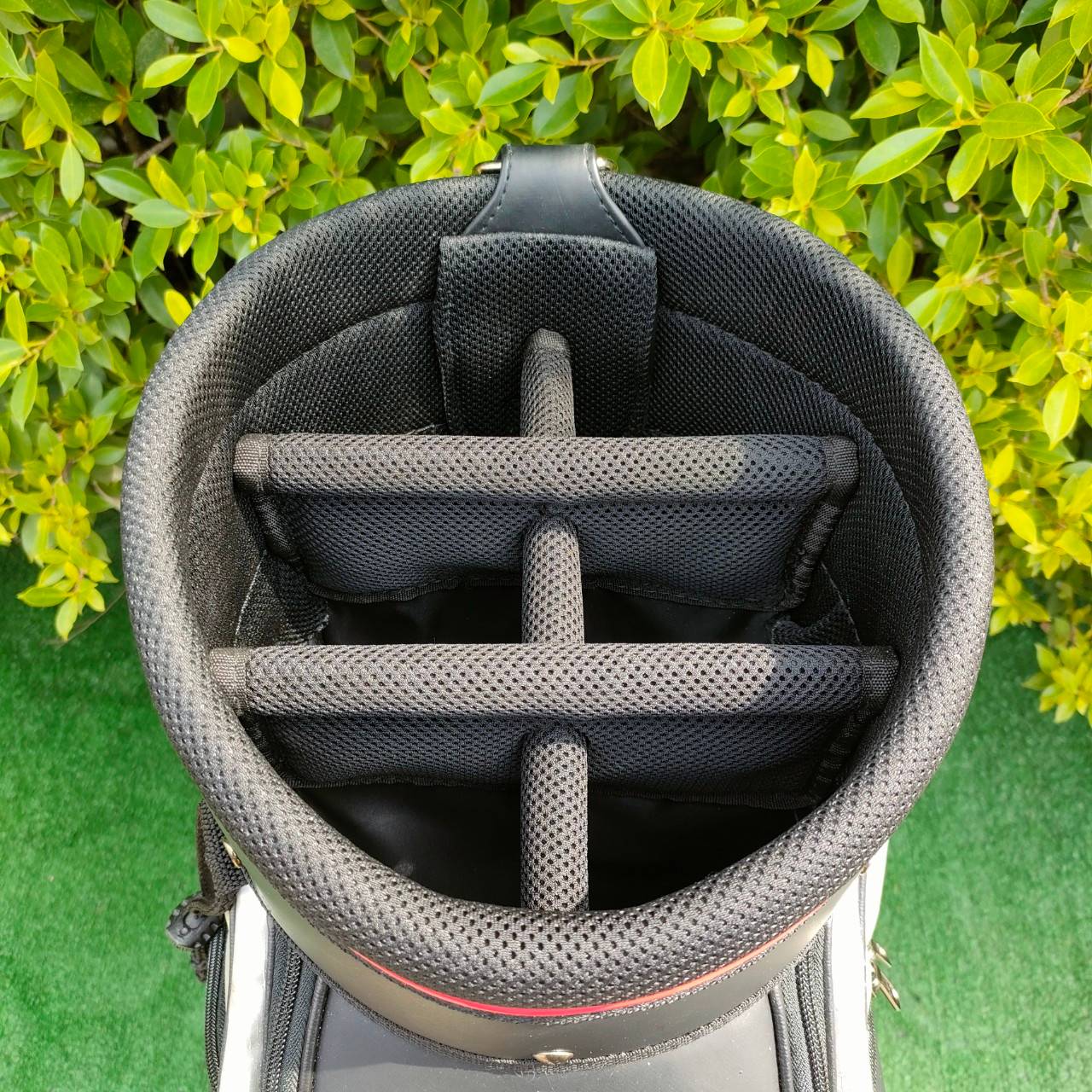 ถุง TOUR CUSTOM ของใหม่ไม่เคยใช้ แต่เก็บในสต๊อคนาน ** มีตำหนิ หนังส่วนหน้าลอก ** ลดราคาพิเศษสำหรับท่านที่ไม่ซีเรียส!! มือหนึ่ง ของแท้ BY NakaraLuxurious