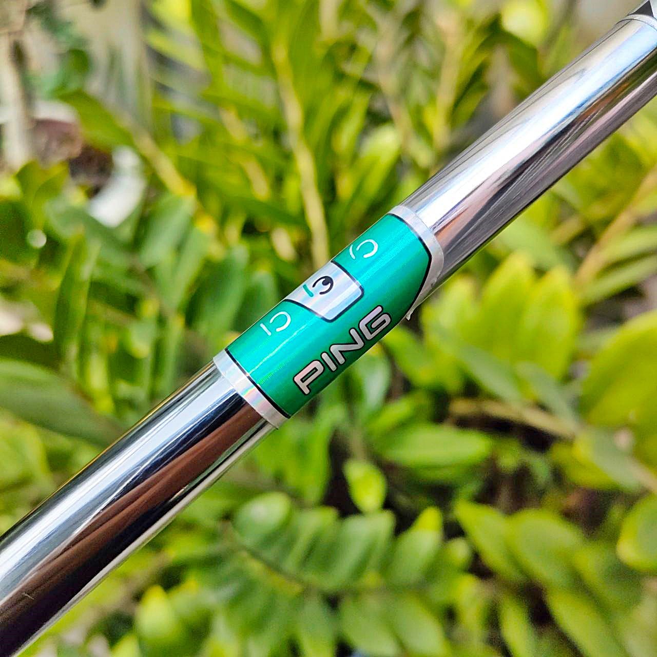 PUTTER PING ANSER 2 CADENCE TR ความยาว 34 นิ้ว ทำจากวัสดุ Aluminum Insert สีน้ำเงินด้านหน้าสีฟ้า เหมาะสำหรับนักกอล์ฟที่มีจังหวะการพัตต์ที่ปานกลางถึงเร็ว ไม้กอล์ฟพรีเมี่ยมมือสอง ของแท้ By NakaraLuxurious