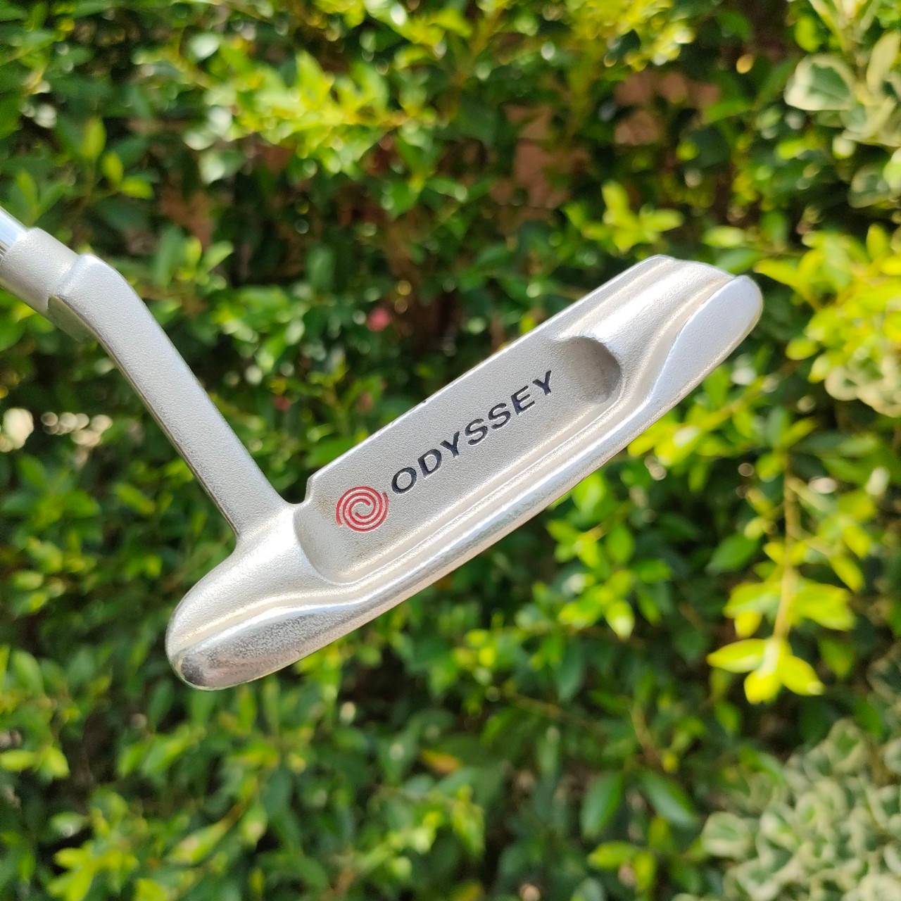 PUTTER ODYSSEY DUAL FORCE TM 330 ความยาว 35 นิ้ว รุ่นหน้าดำมาอีกแล้ว ก้าน ODYSSEY DUAL FORCE รุ่นนี้ที่เป็นรุ่นยอดนิยมมากๆ เพราะ หน้าไม้รุ่นนี้ ทั้งนุ่มและหนึบมาก เกาะไลน์มาก